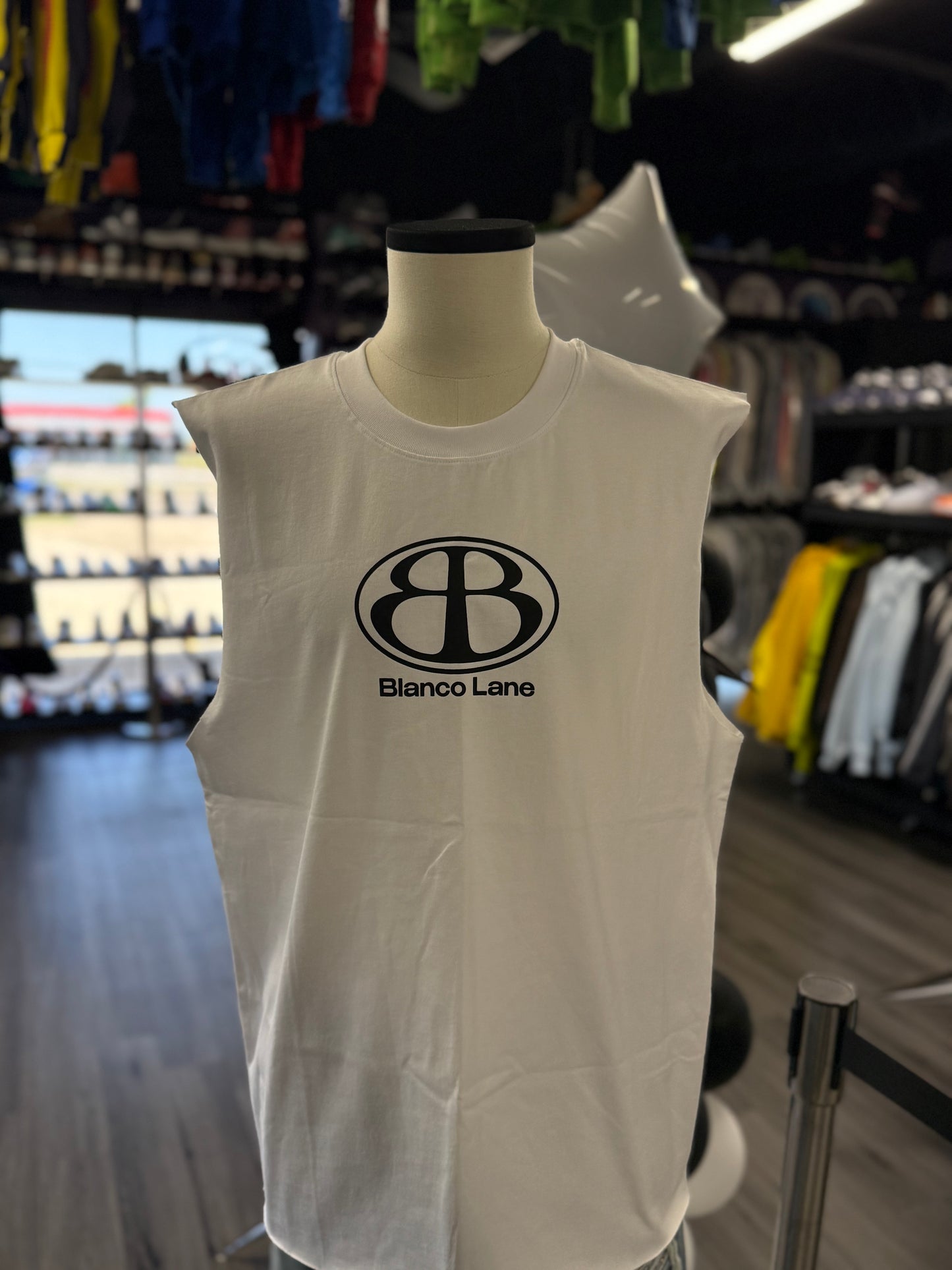 Blanco Sleeveless Cut off