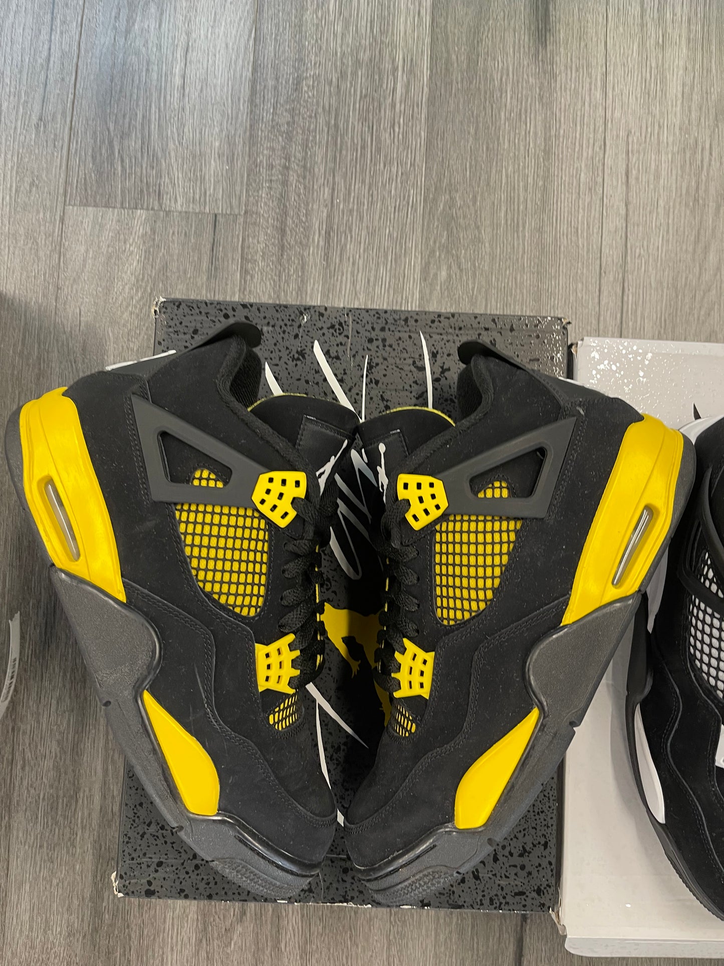 2023 Air Jordan Retro 4 "Thunder"