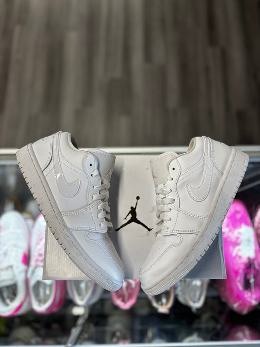 2022 Air Jordan 1 Low "Triple White" (W)