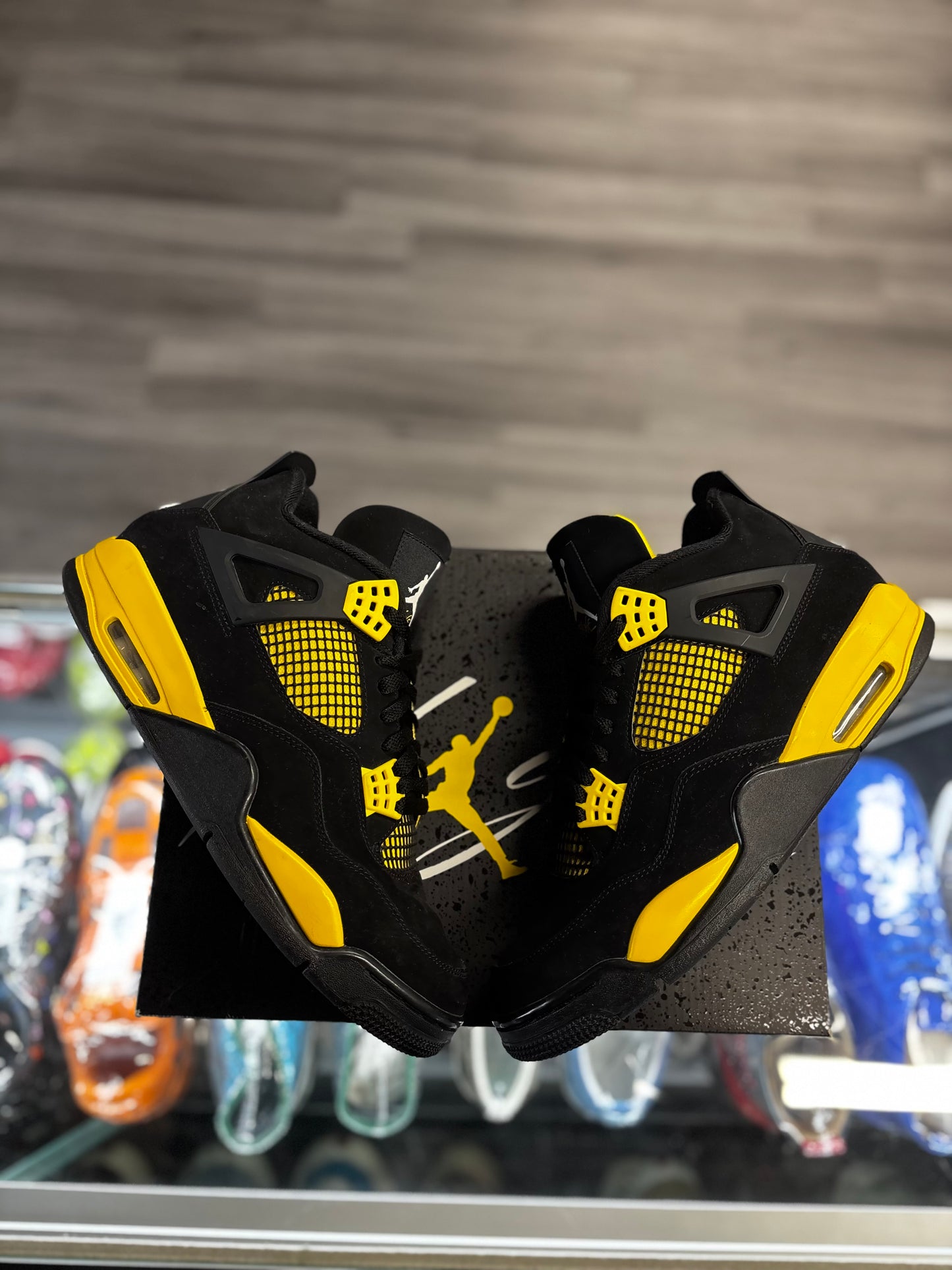 2023 Air Jordan Retro 4 "Thunder"