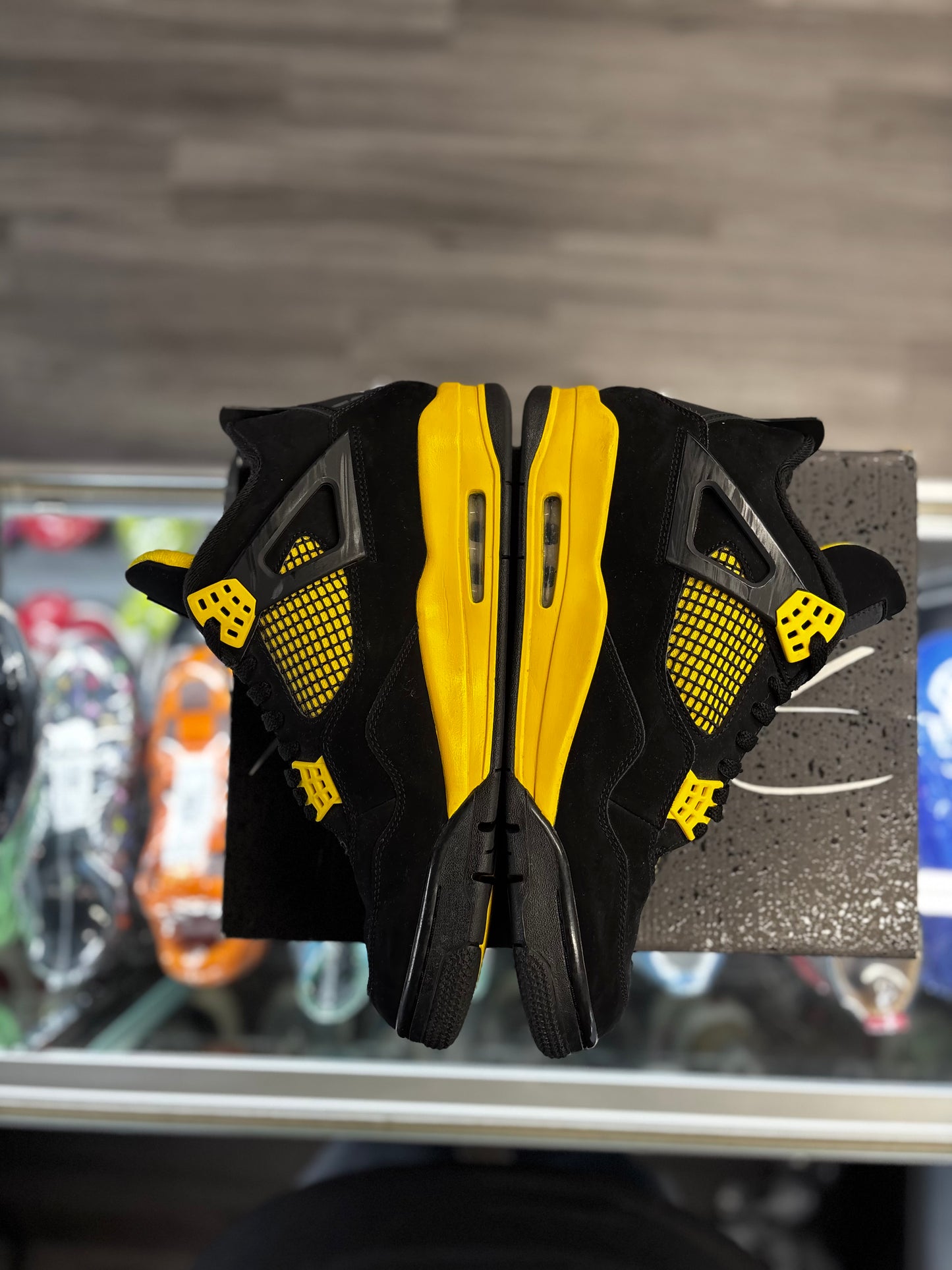 2023 Air Jordan Retro 4 "Thunder"