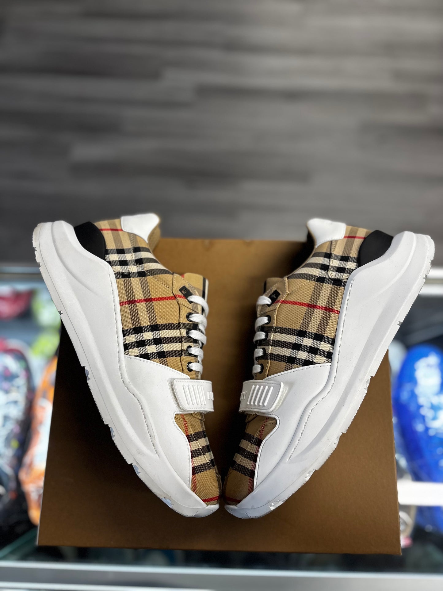 Burberry Strap Low "White Beige"