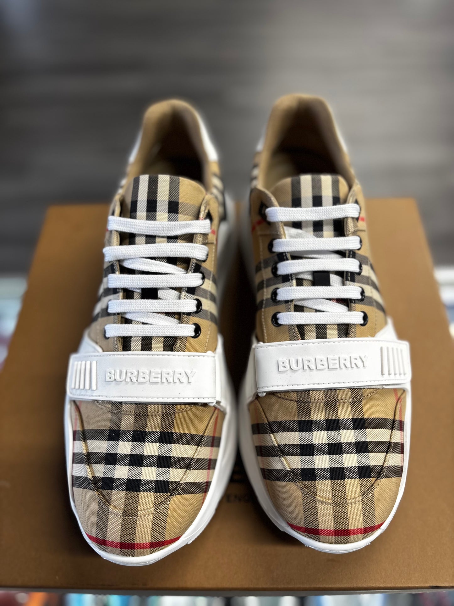 Burberry Strap Low "White Beige"