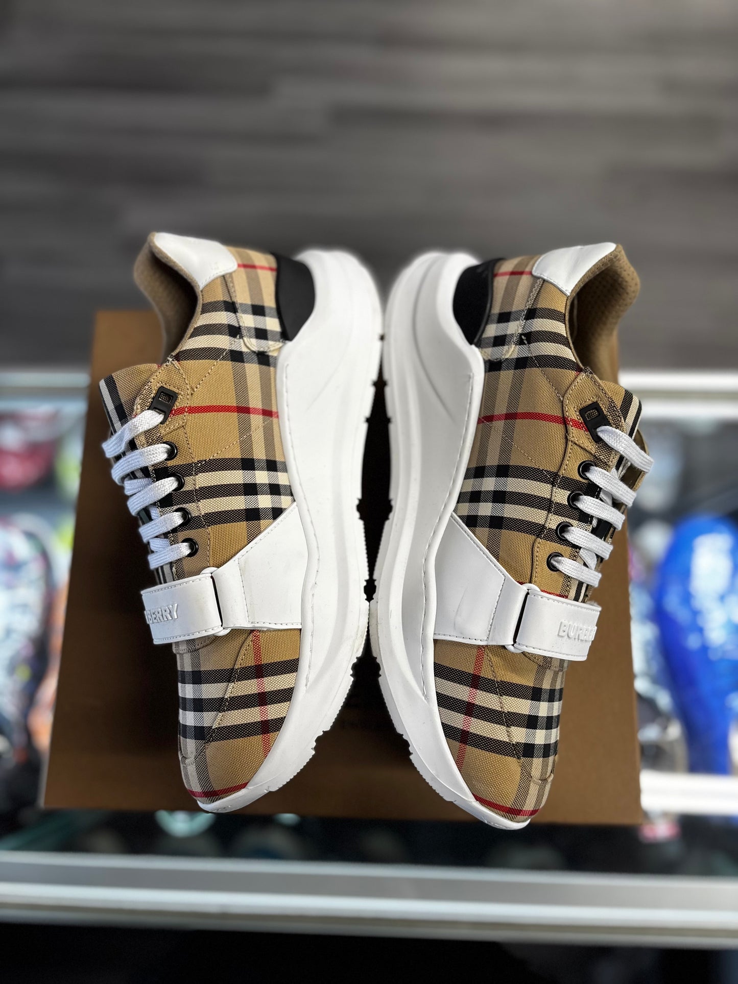Burberry Strap Low "White Beige"