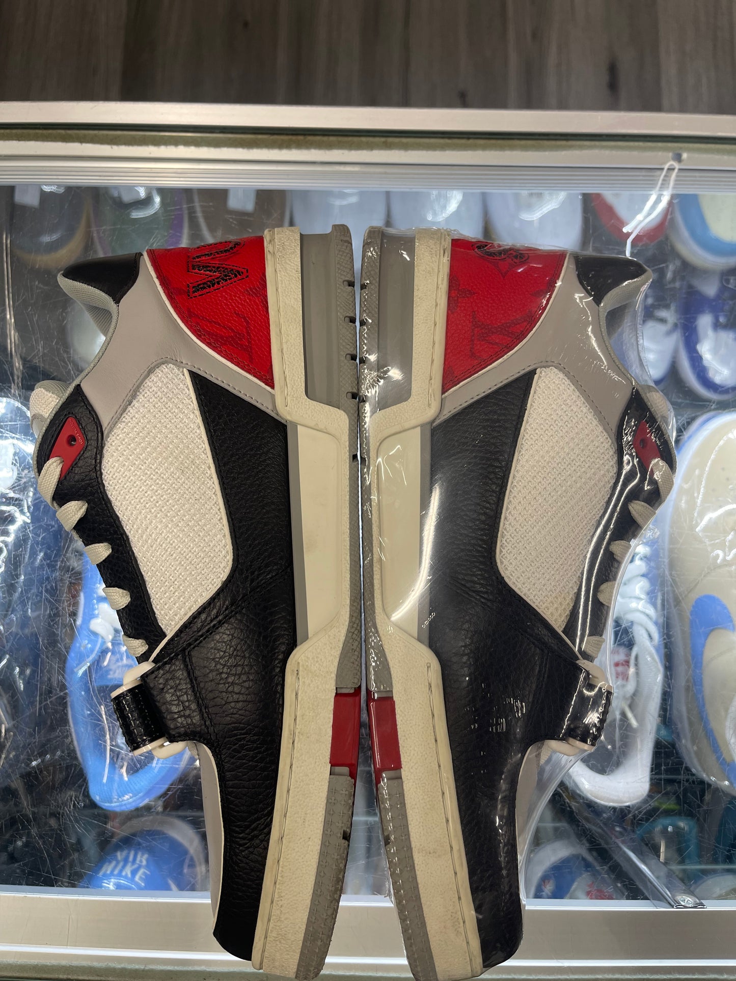 Louis Vuitton Trainer "Black Red Monogram"