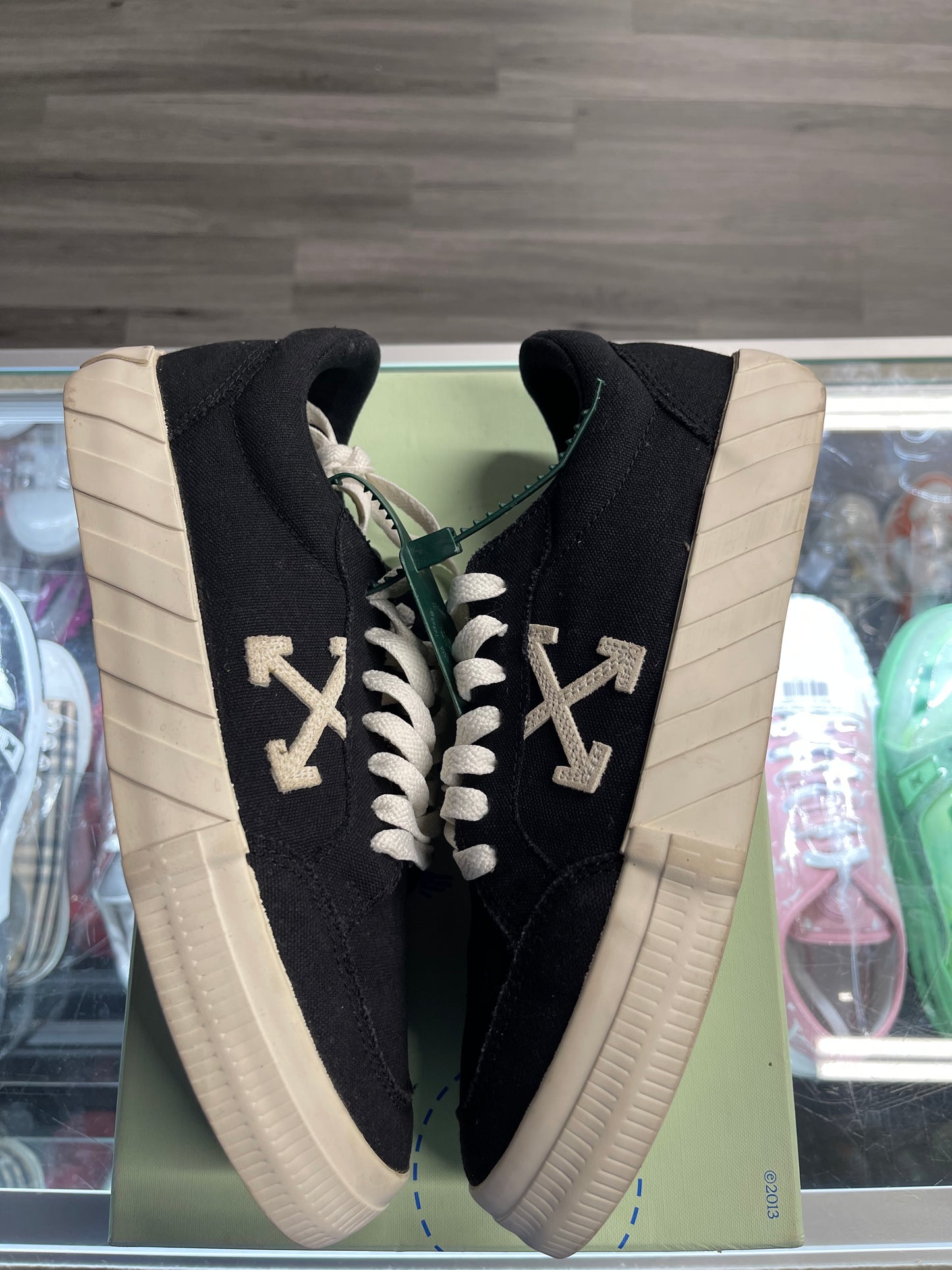 Off-White Vulcanized Low "Black White"