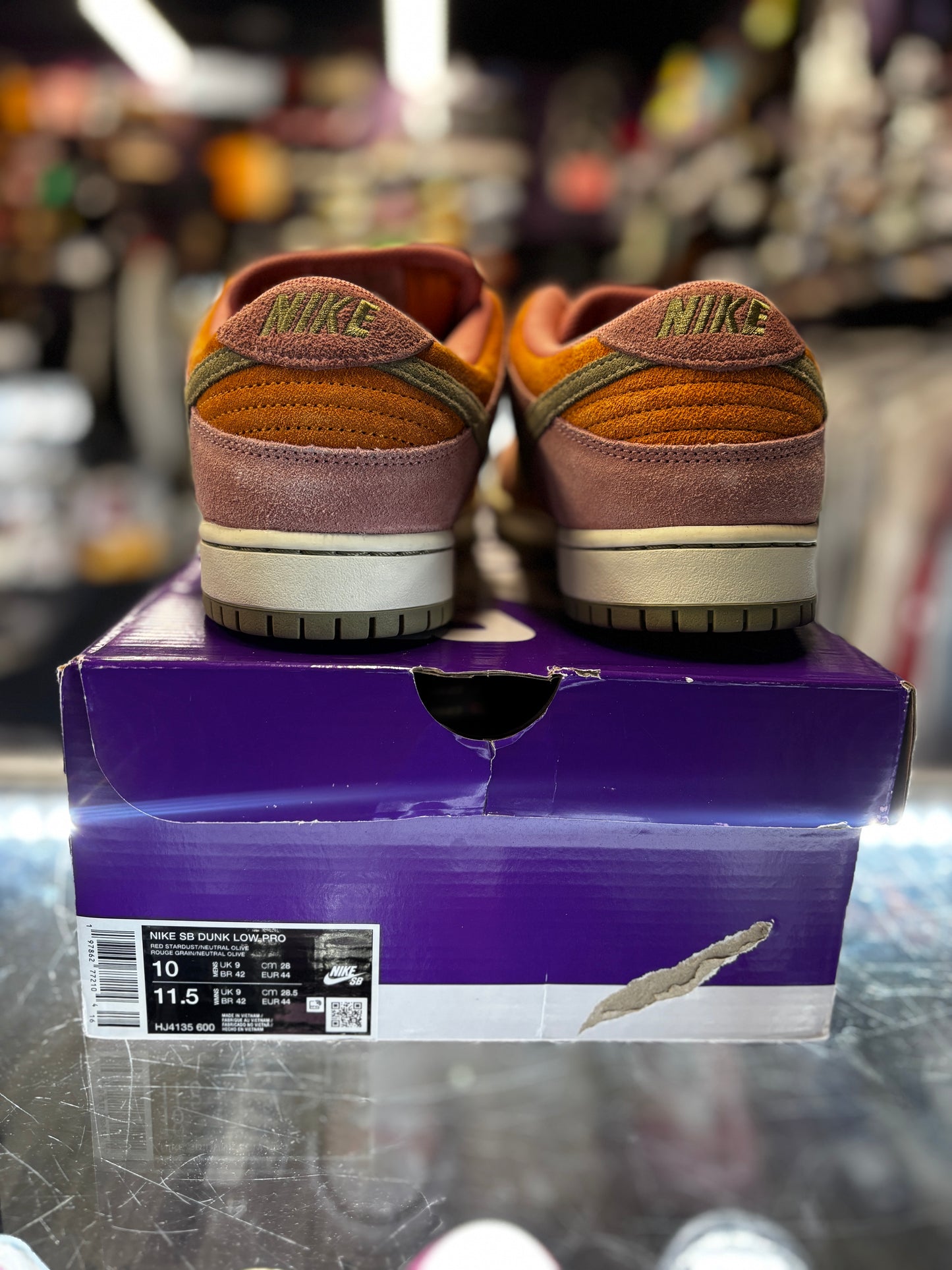 2025 Nike SB Dunk Low "Red Stardust"