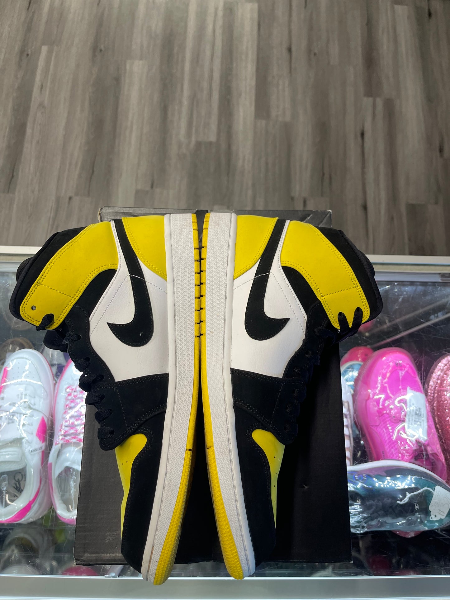 2019 Air Jordan Mid 1 "Yellow Black Toe"