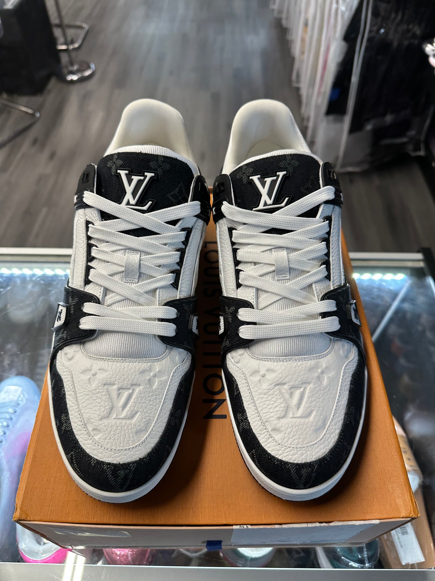 Louis Vuitton Trainer "White Black Monogram"