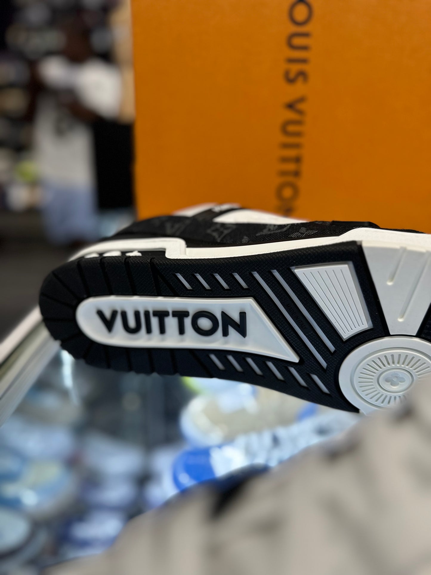 Louis Vuitton Trainer "White Black Monogram"