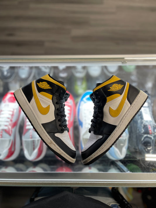 2021 Air Jordan Mid 1 "Black University Gold"