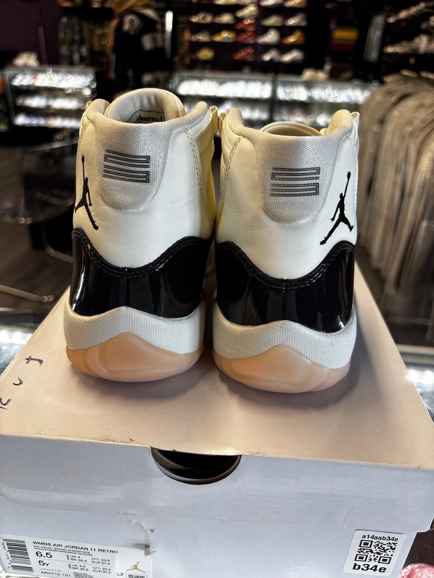 2023 Air Jordan Retro 11 "Neapolitan" (W)