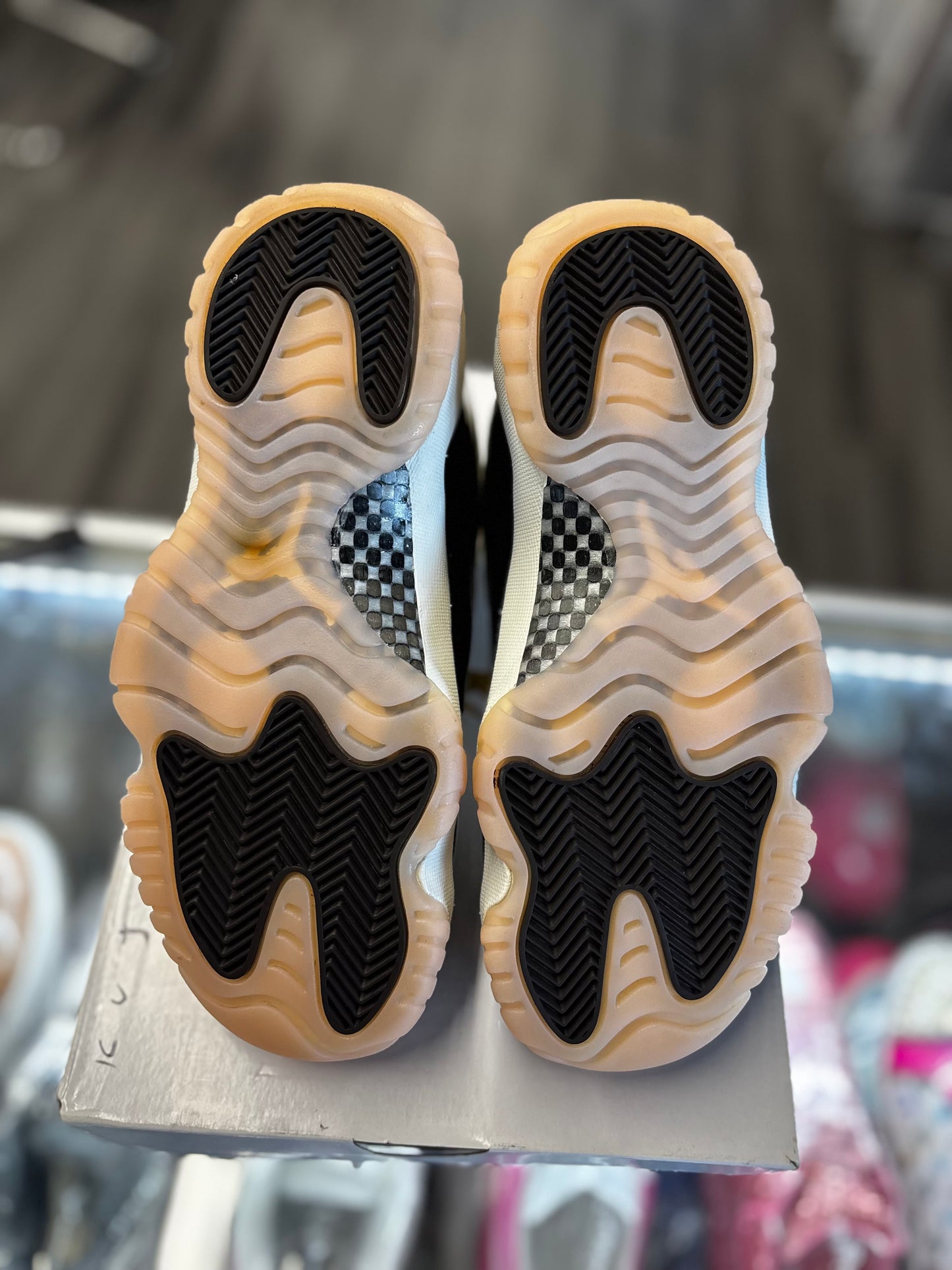 2023 Air Jordan Retro 11 "Neapolitan" (W)
