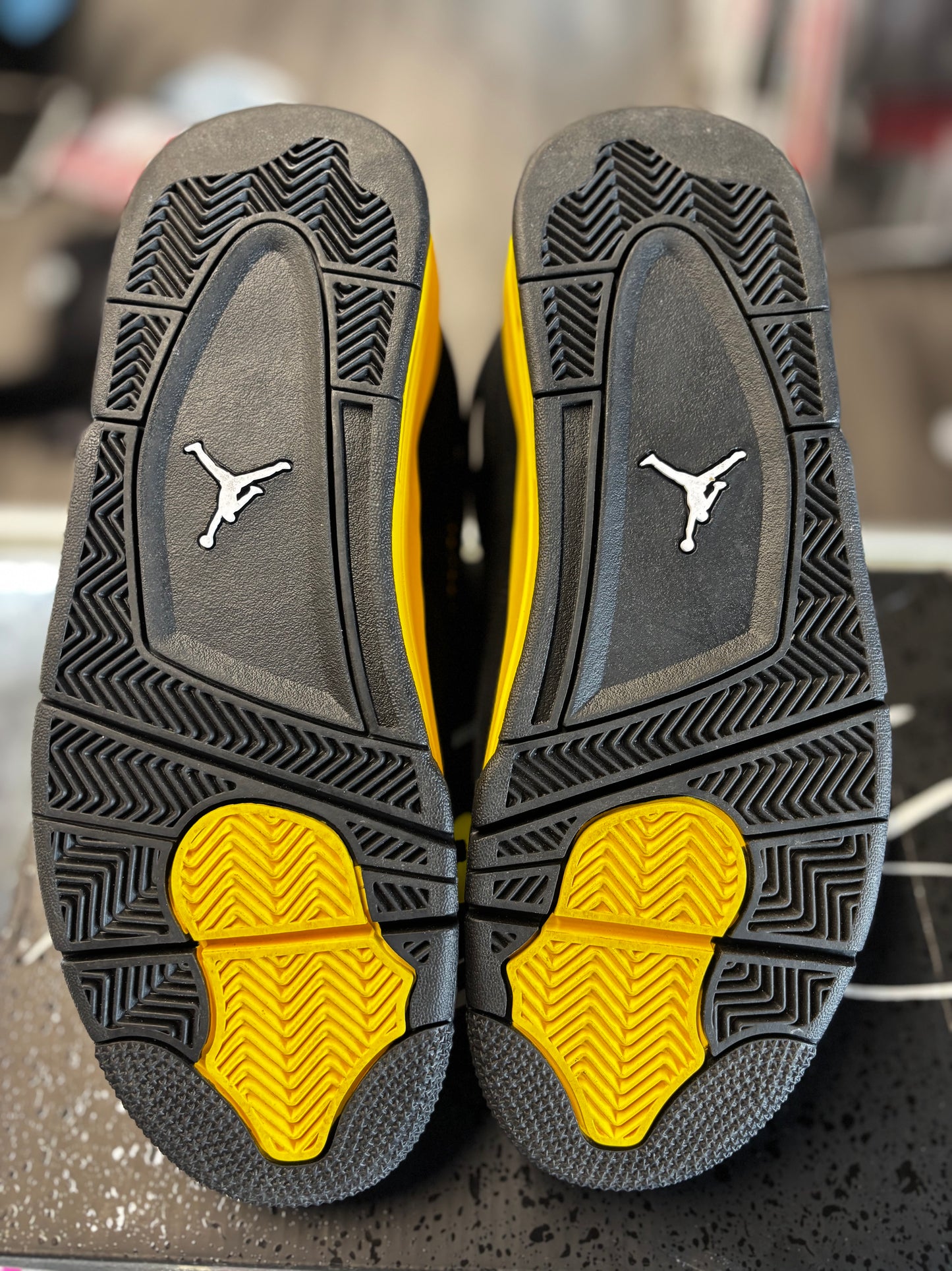2023 Air Jordan Retro 4 "Thunder"