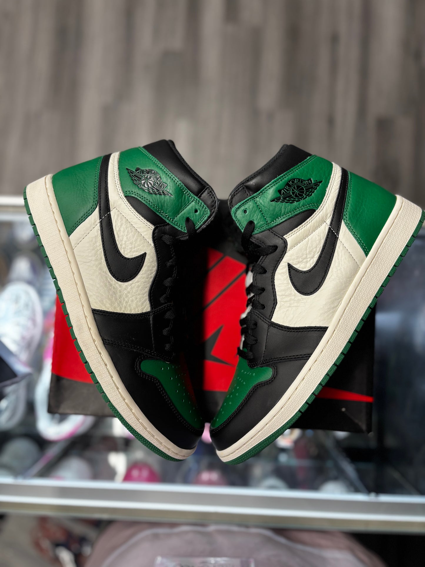 2018 Air Jordan Retro 1 High "Pine Green"
