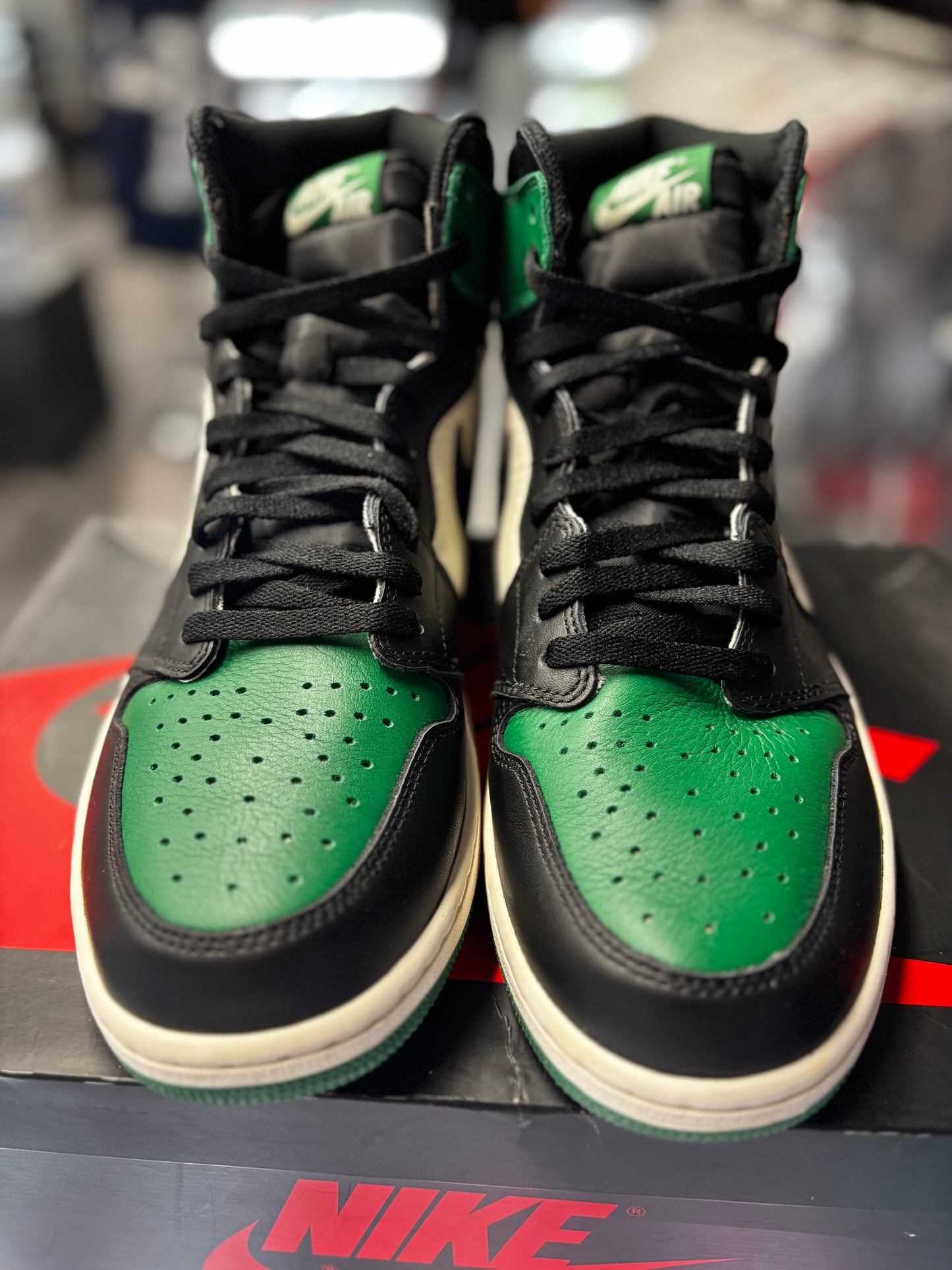 2018 Air Jordan Retro 1 High "Pine Green"