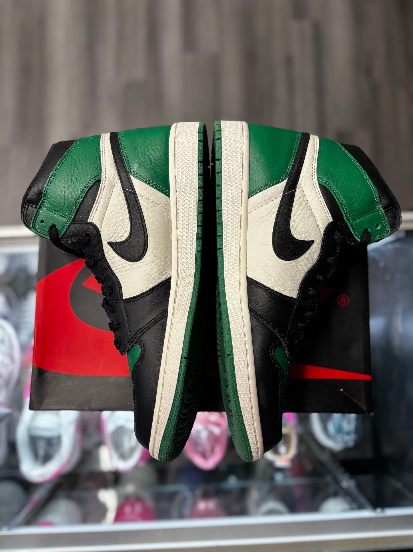 2018 Air Jordan Retro 1 High "Pine Green"