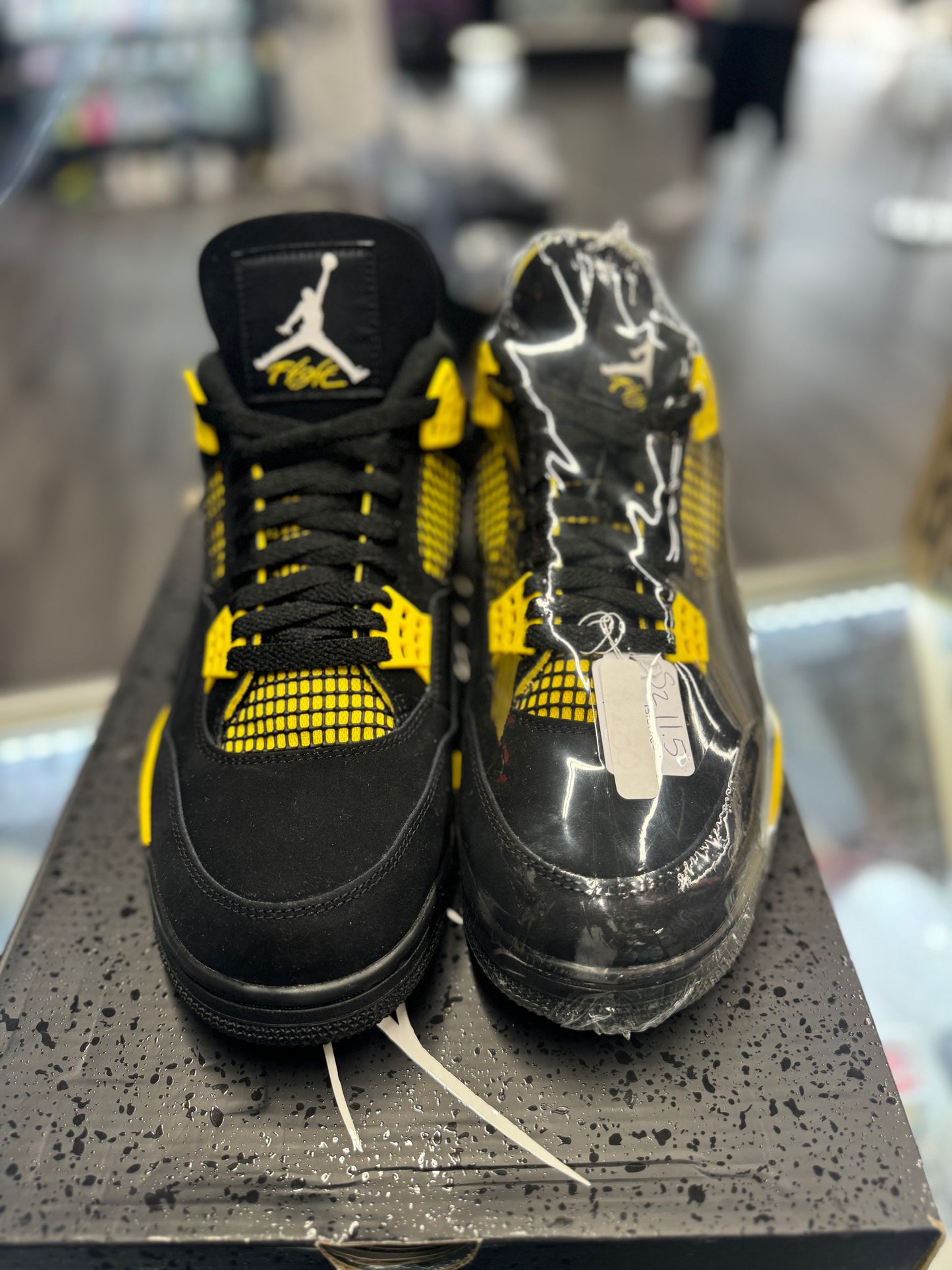 2023 Air Jordan Retro 4 "Thunder"