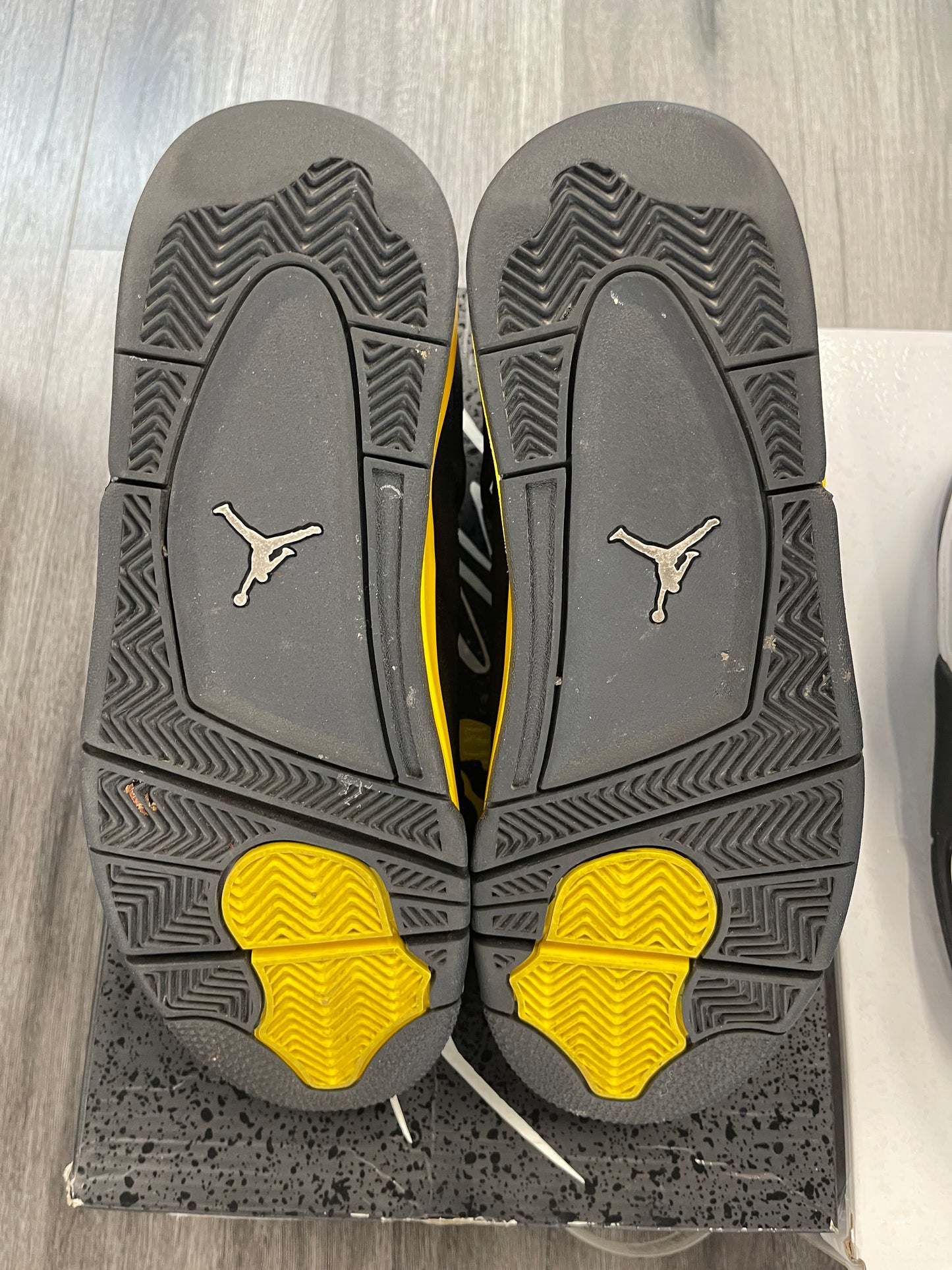 2023 Air Jordan Retro 4 "Thunder"