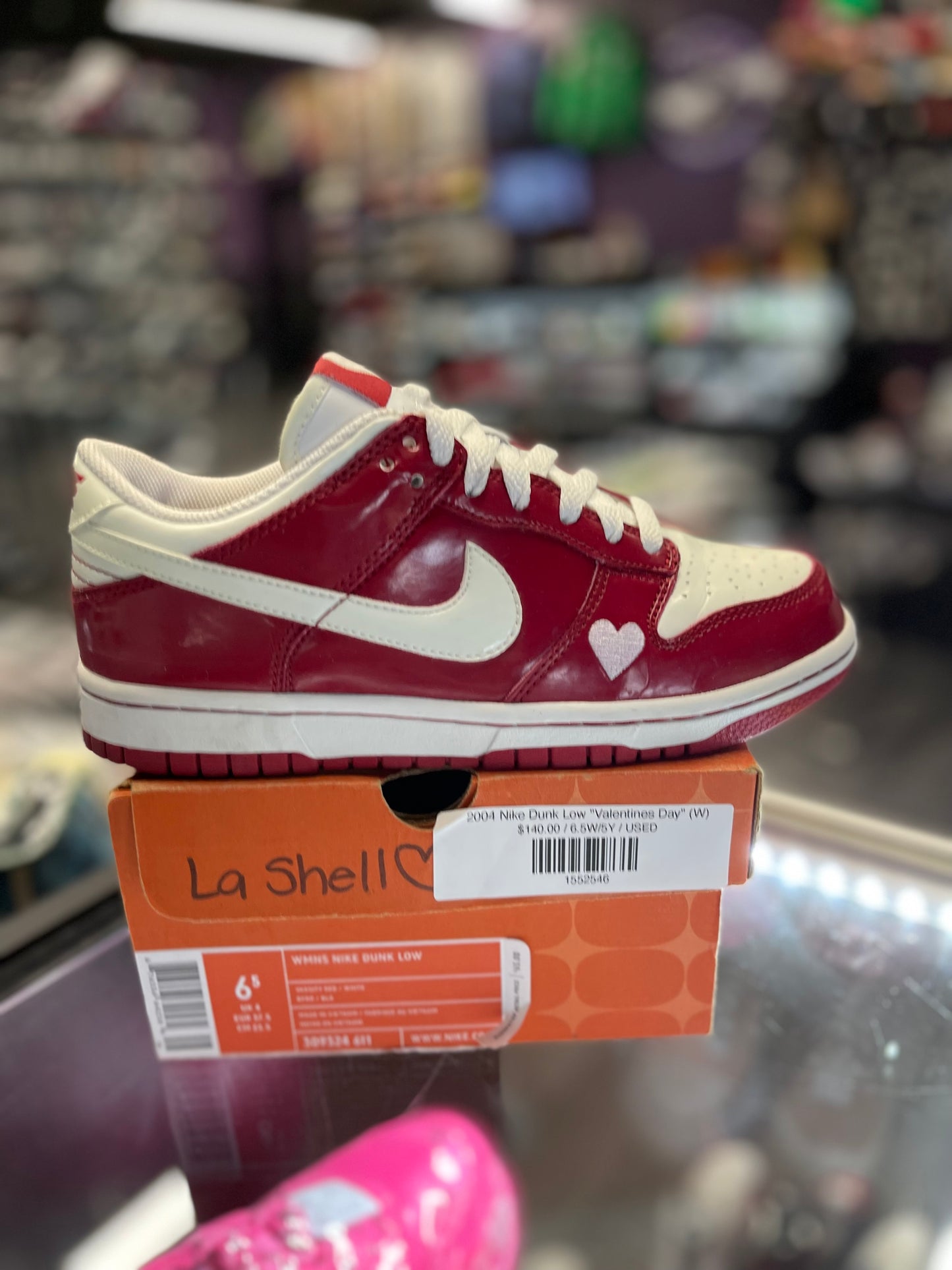 2004 Nike Dunk Low "Valentines Day" (W)