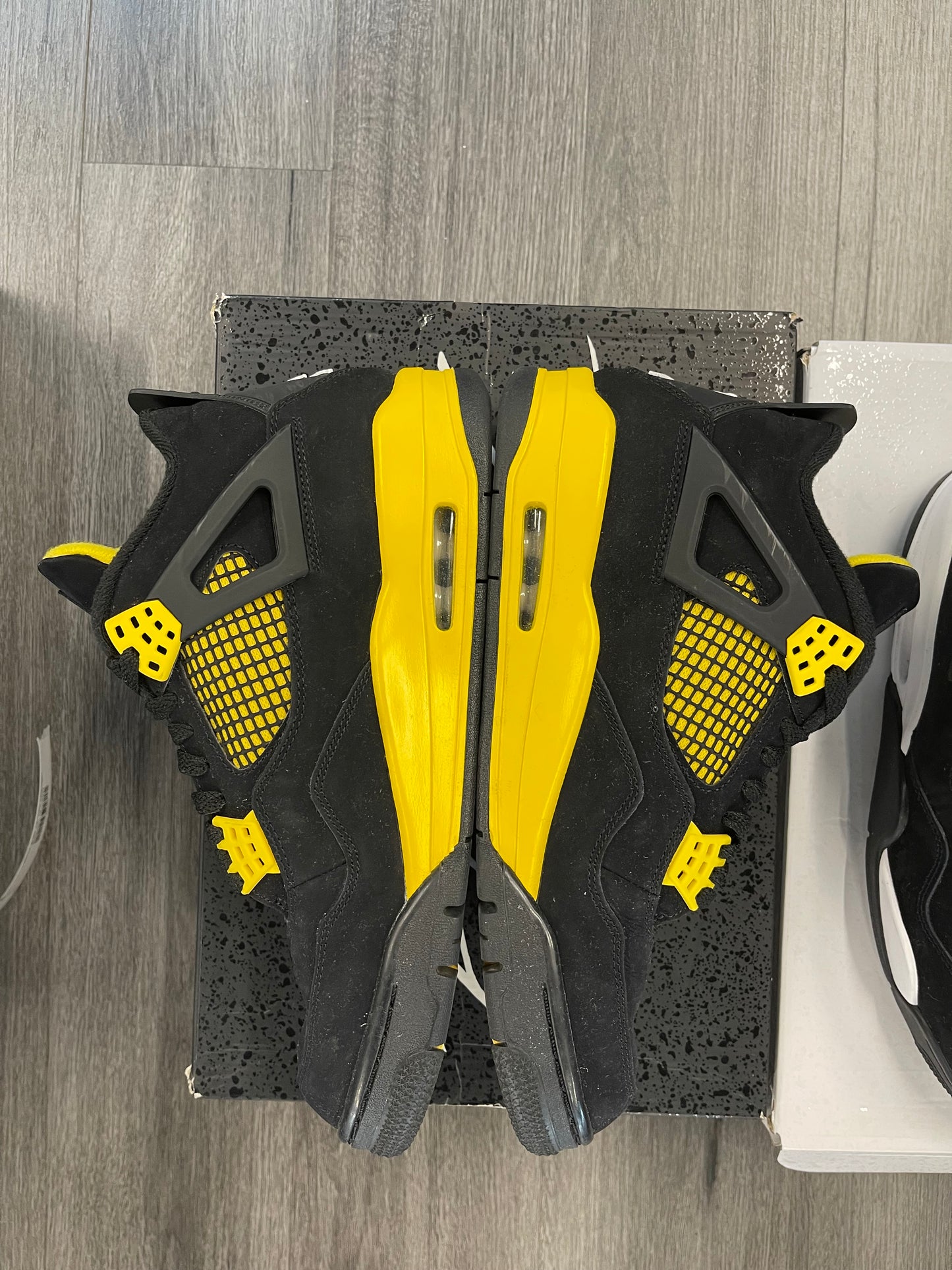 2023 Air Jordan Retro 4 "Thunder"