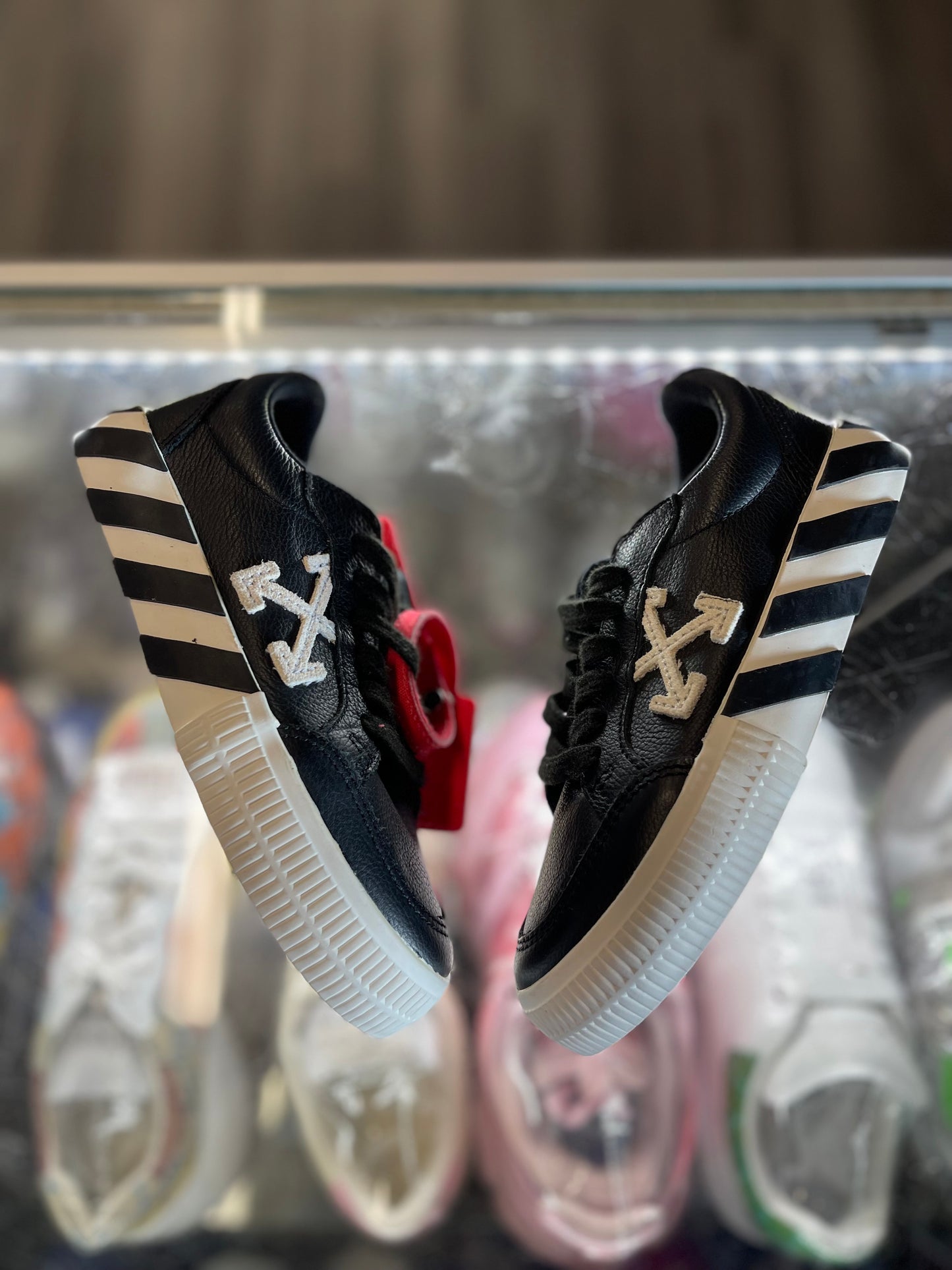 Off White Vulcanized Low "Black White" (TD)
