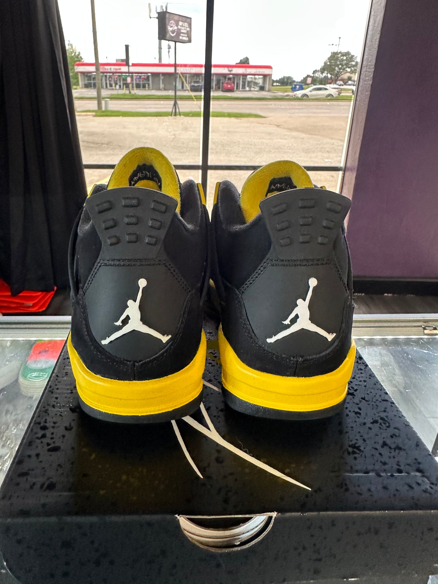 2023 Air Jordan Retro 4 "Thunder" (GS)