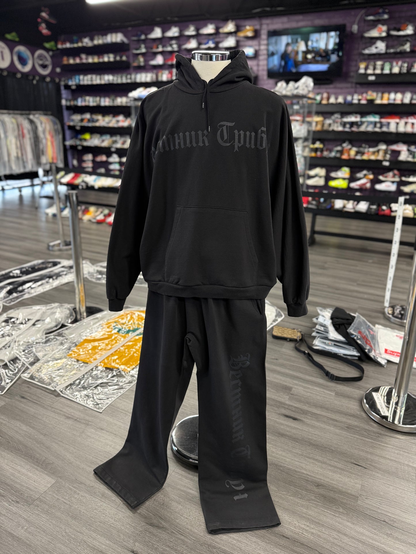 Becmhuk Tpubyh Black Set "Kanye Merch"