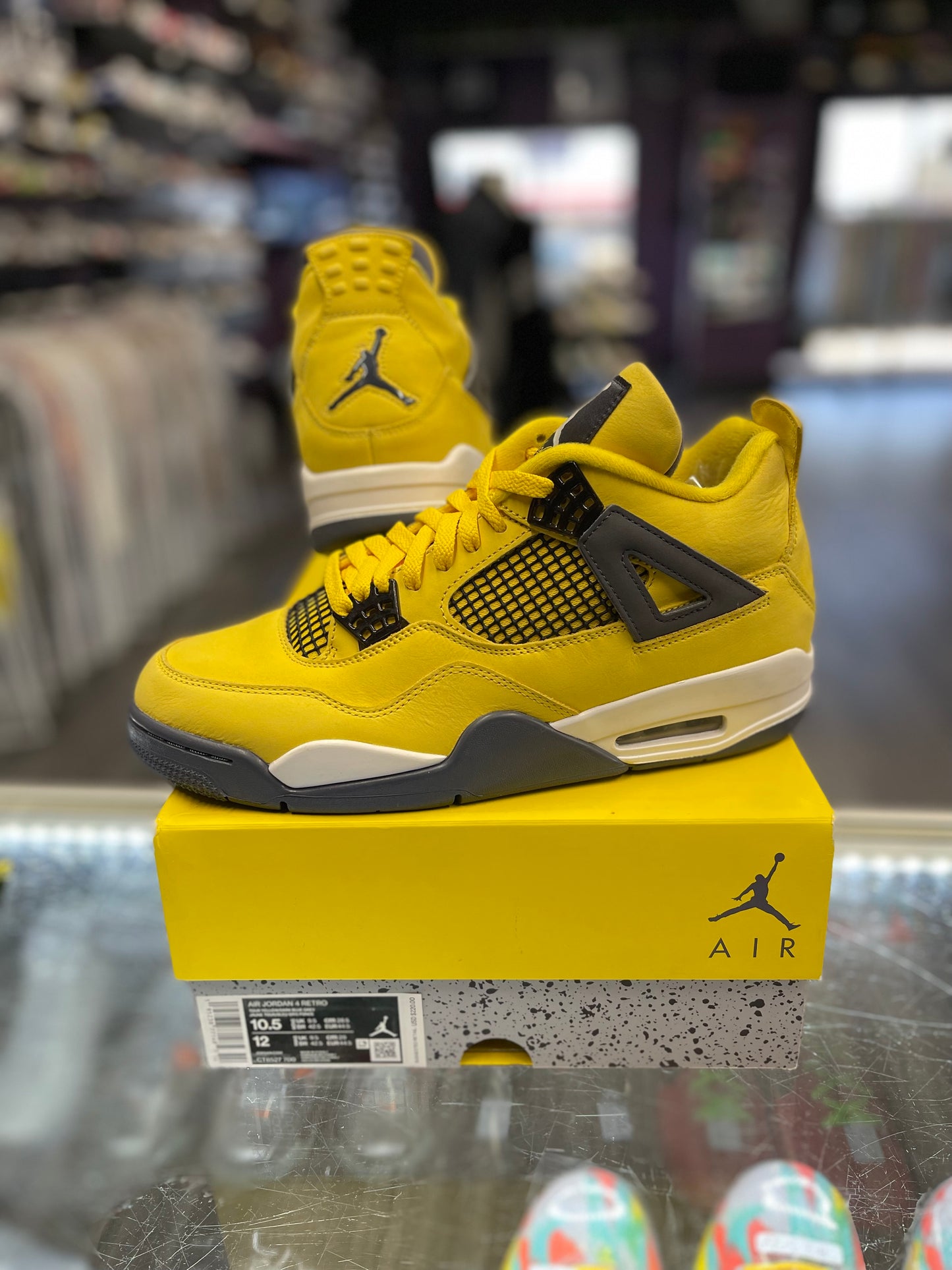 2021 Air Jordan Retro 4 "Lightning"