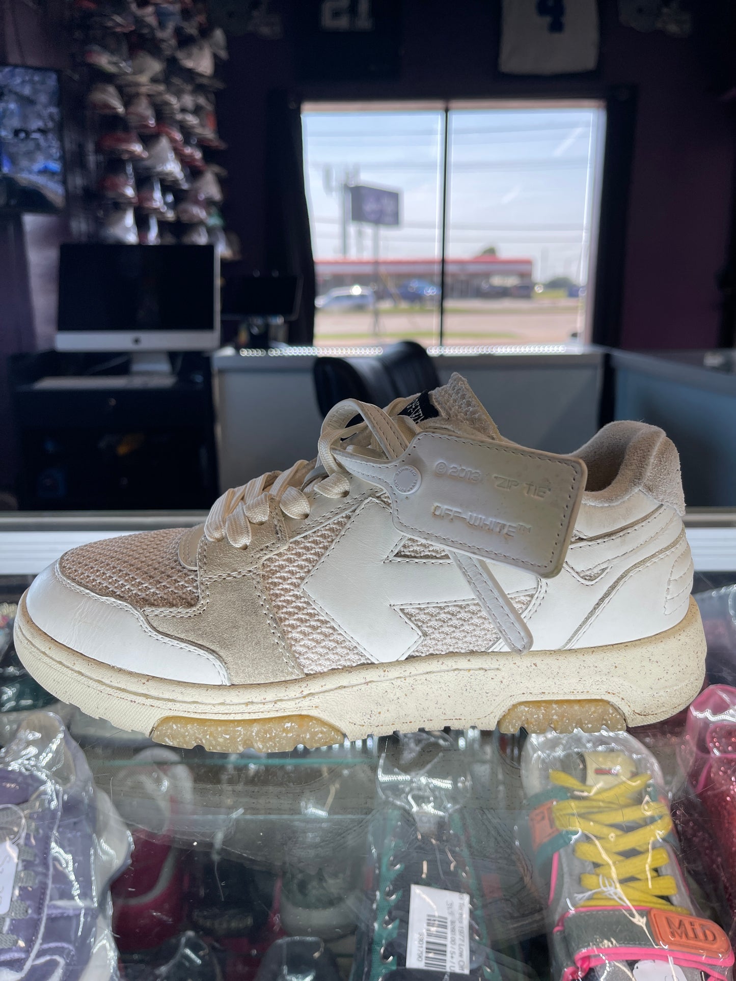 OFF-WHITE Out Of Office "Cream" (W)