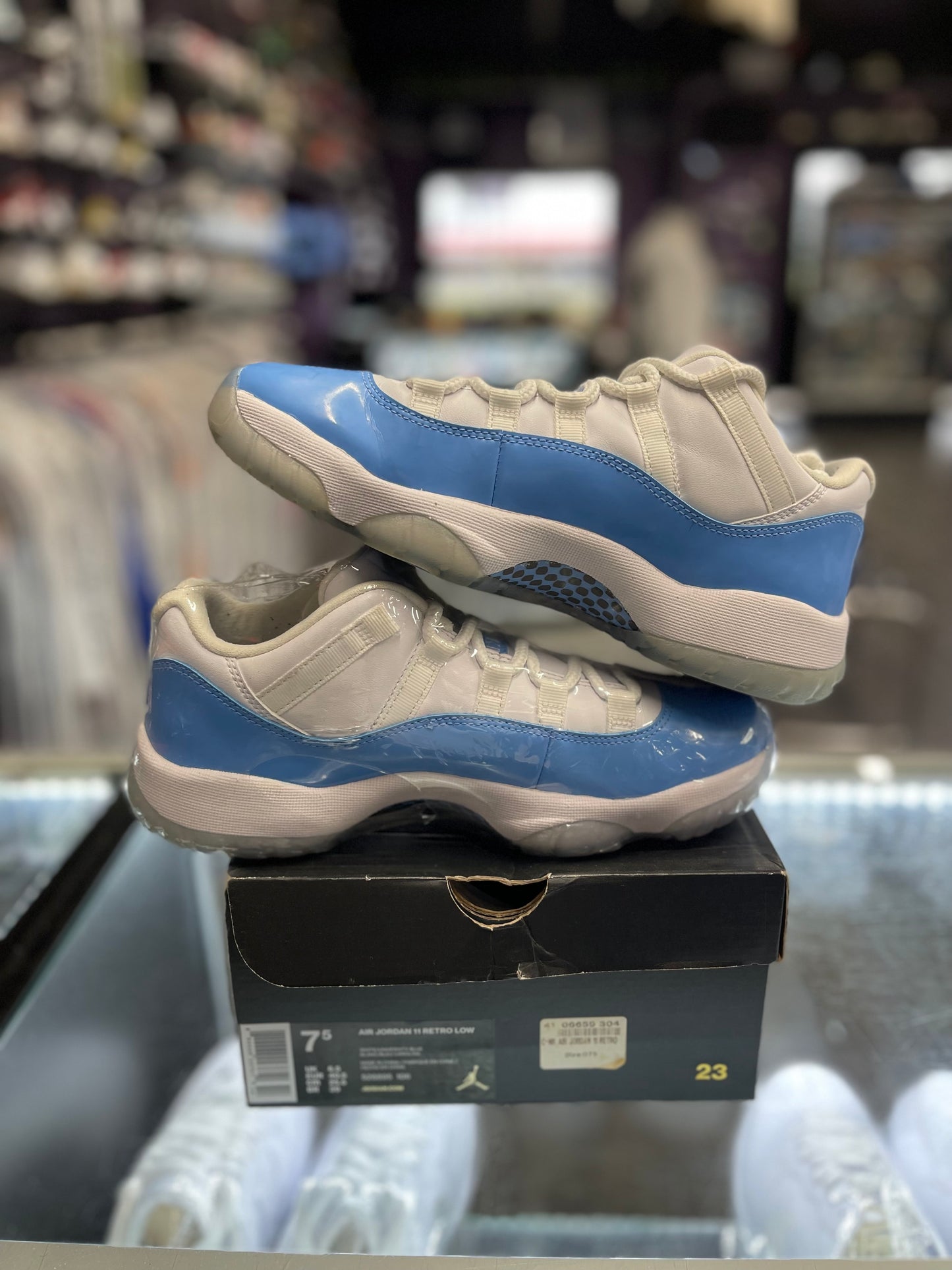 2017 Air Jordan Retro Low 11 "University Blue"