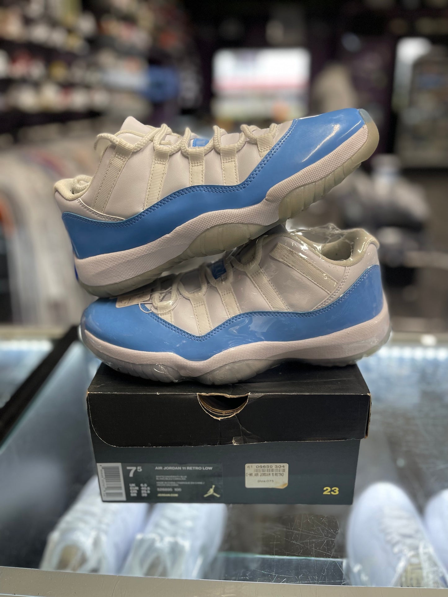 2017 Air Jordan Retro Low 11 "University Blue"