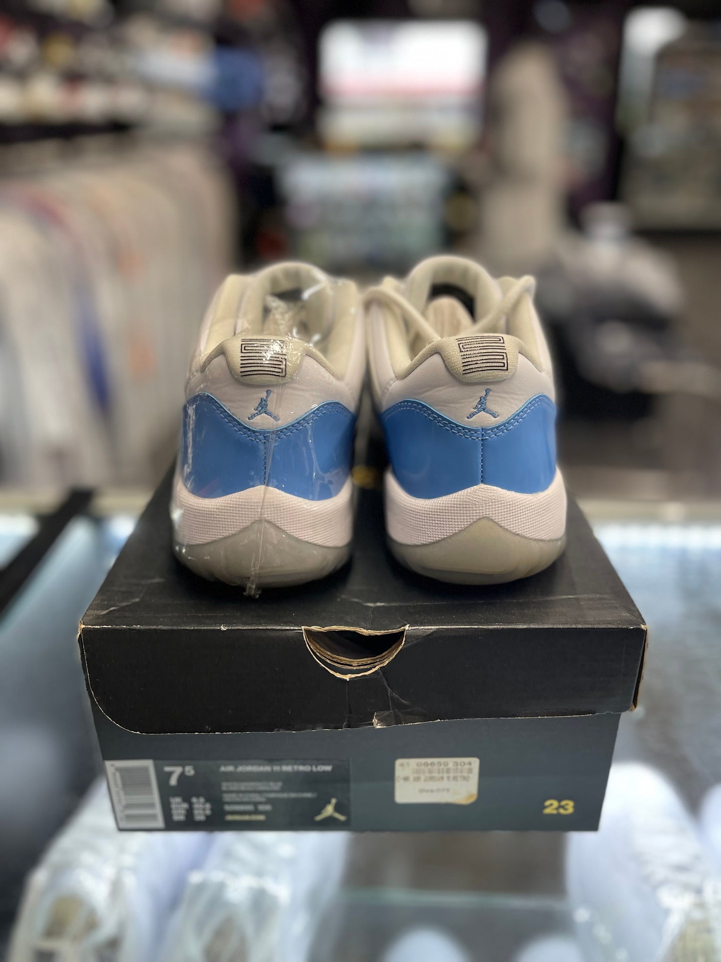 2017 Air Jordan Retro Low 11 "University Blue"