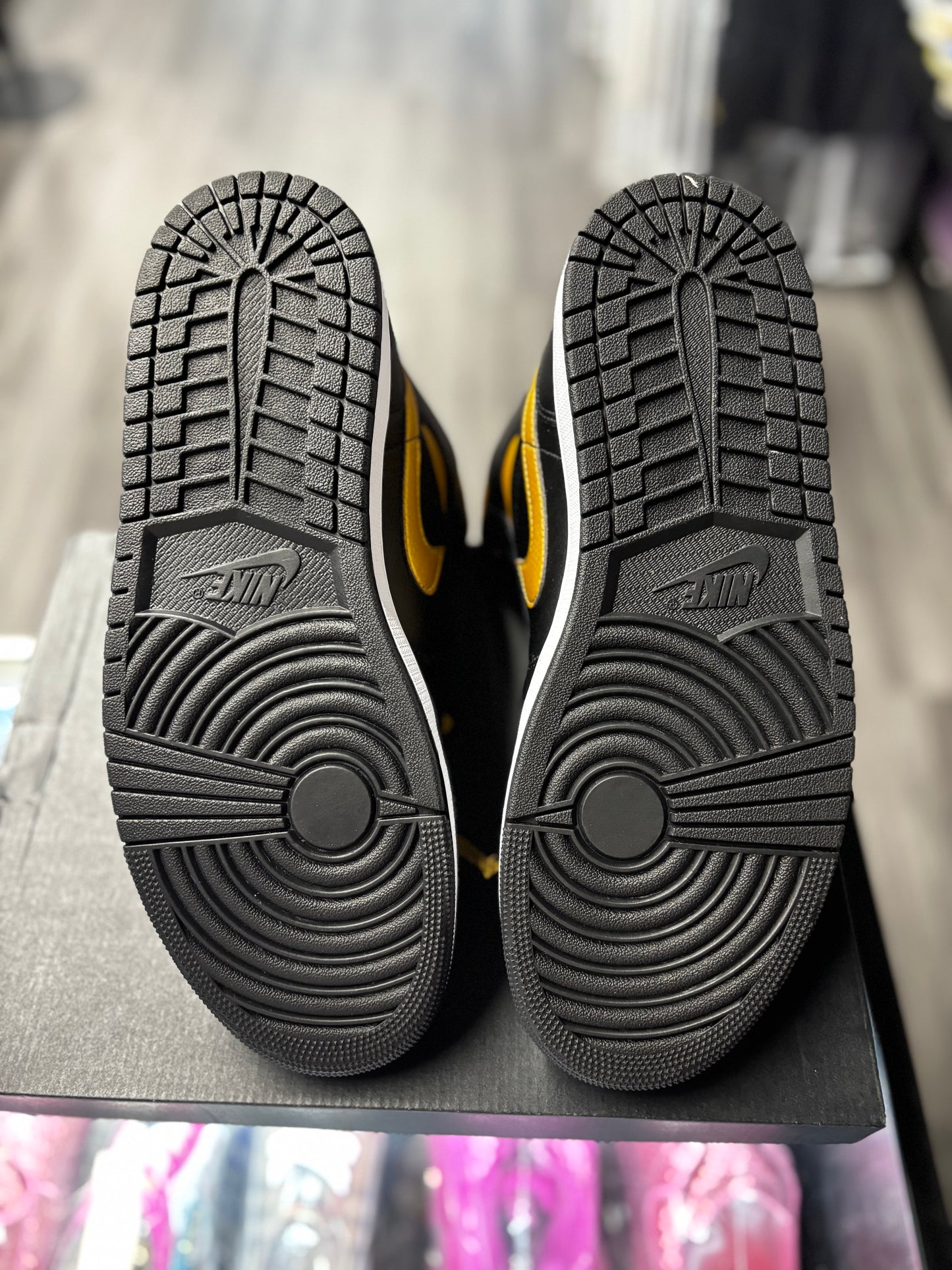 2024 Air Jordan 1 Mid "Black Metallic Gold "