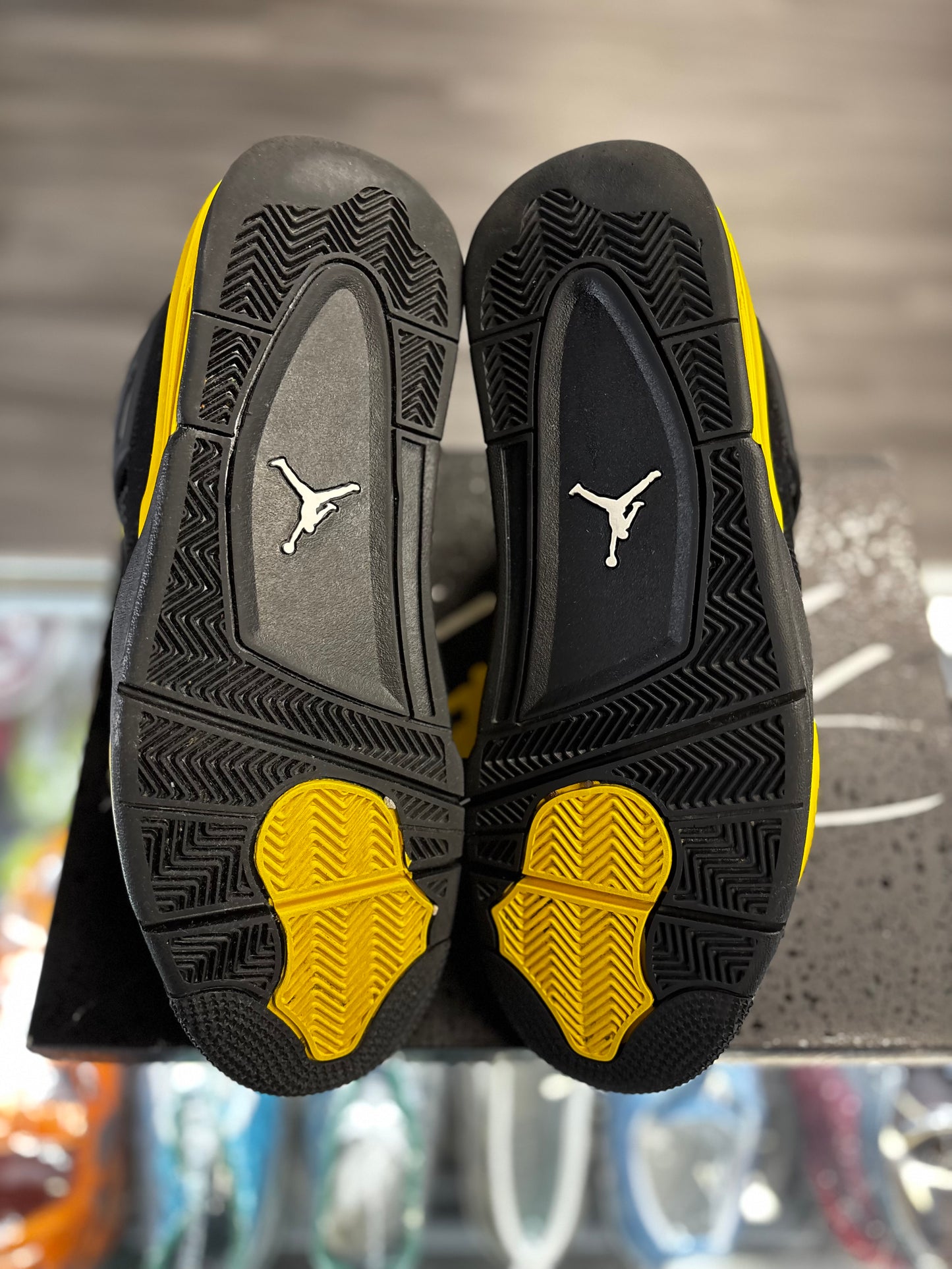 2023 Air Jordan Retro 4 "Thunder"