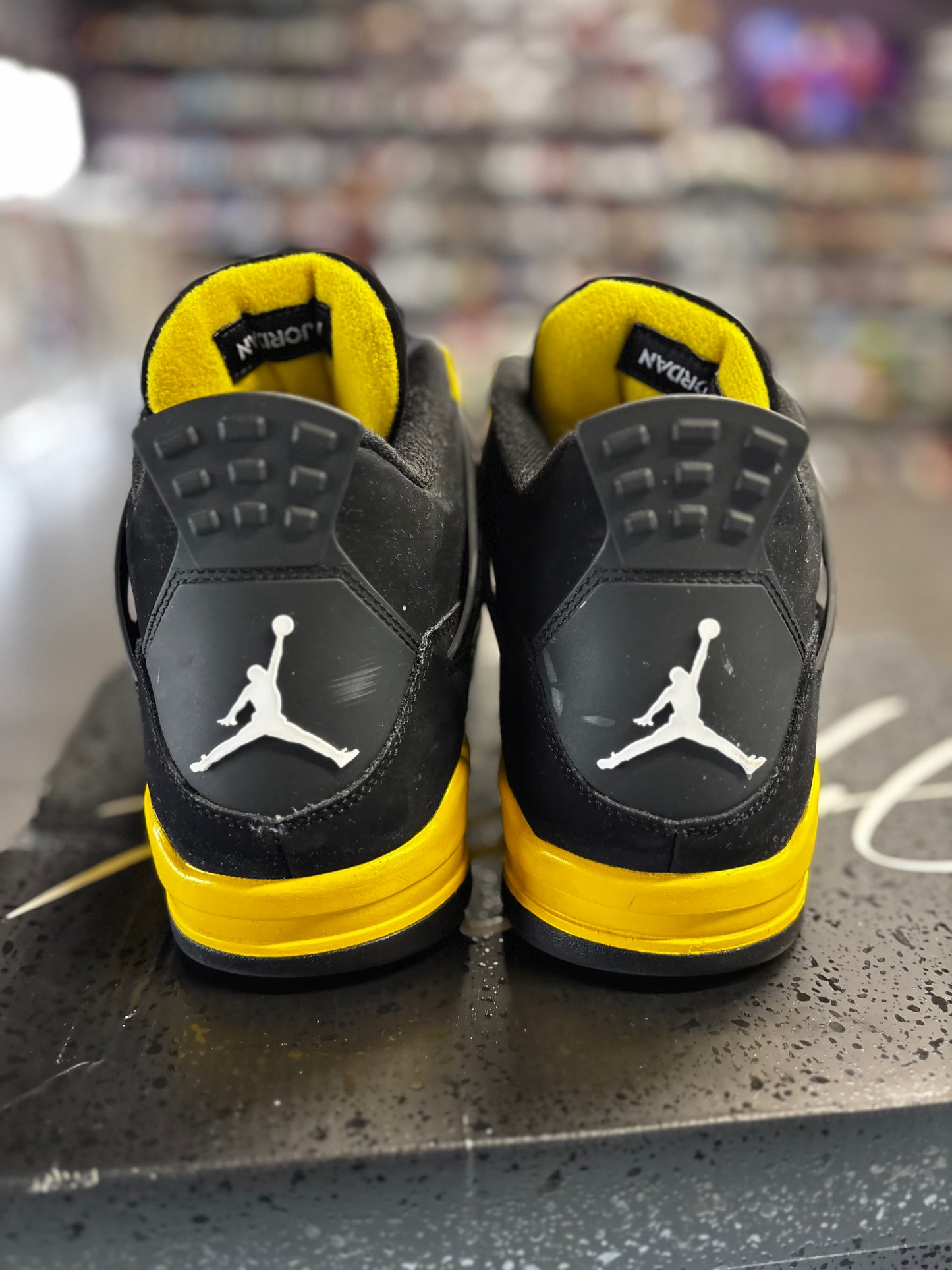 2023 Air Jordan Retro 4 "Thunder"