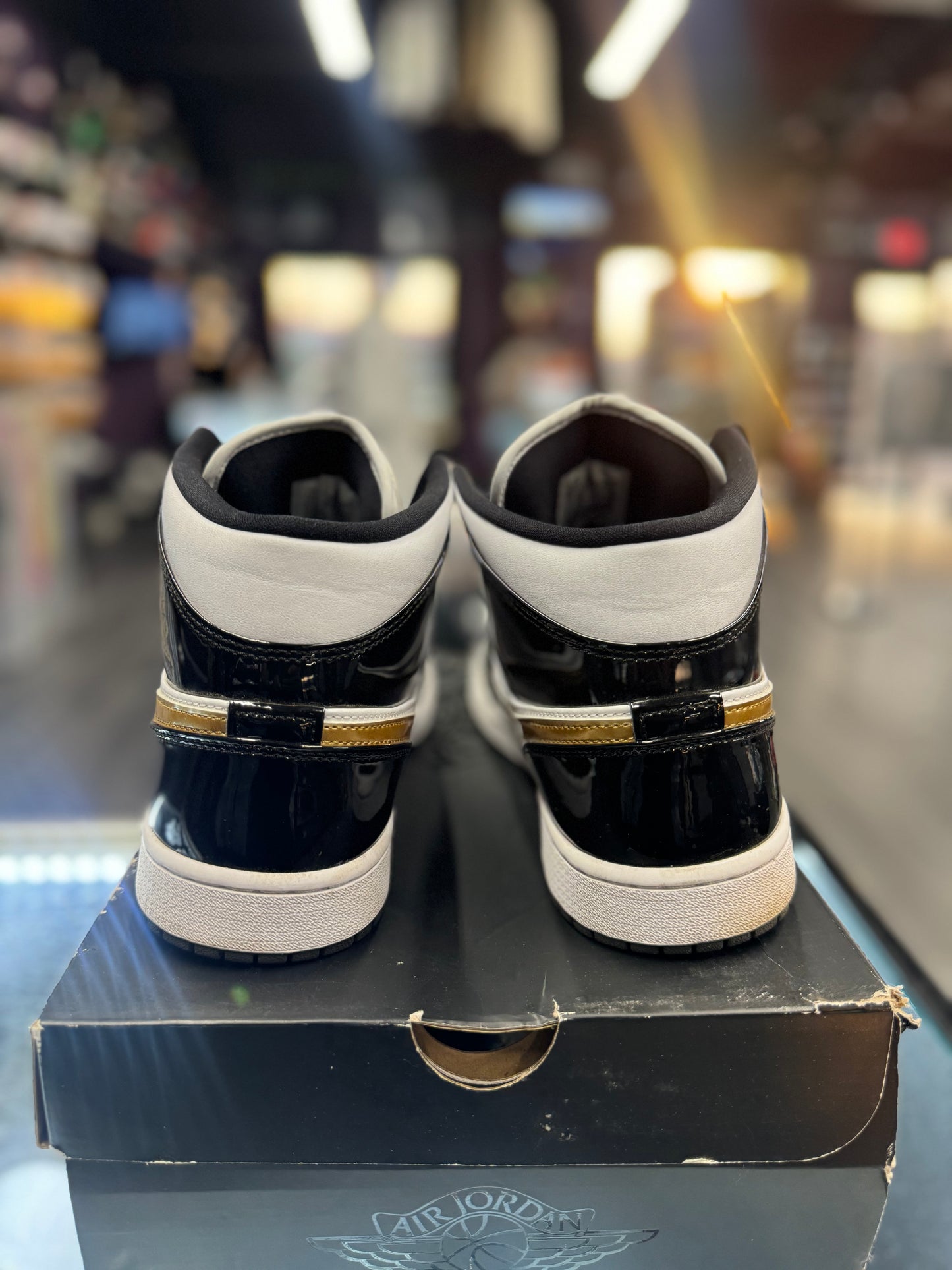 2022 AJM 1 "Metallic Gold Black"