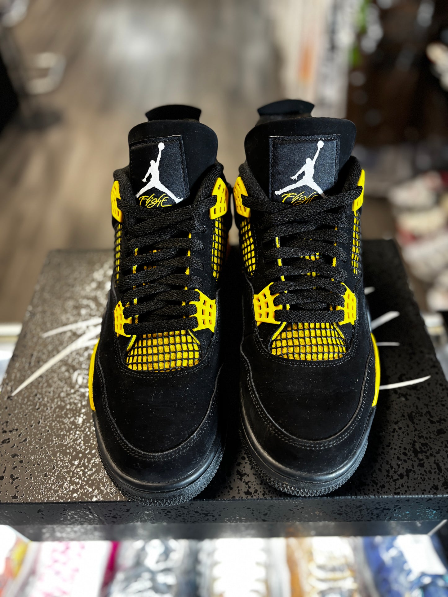 2023 Air Jordan Retro 4 "Thunder"