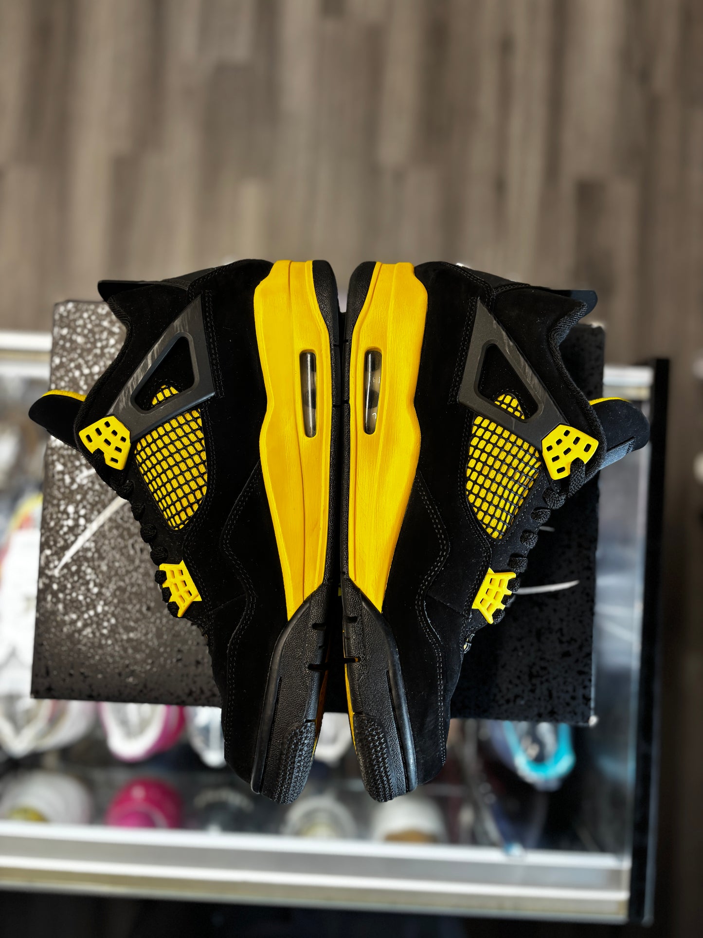 2023 Air Jordan Retro 4 "Thunder"