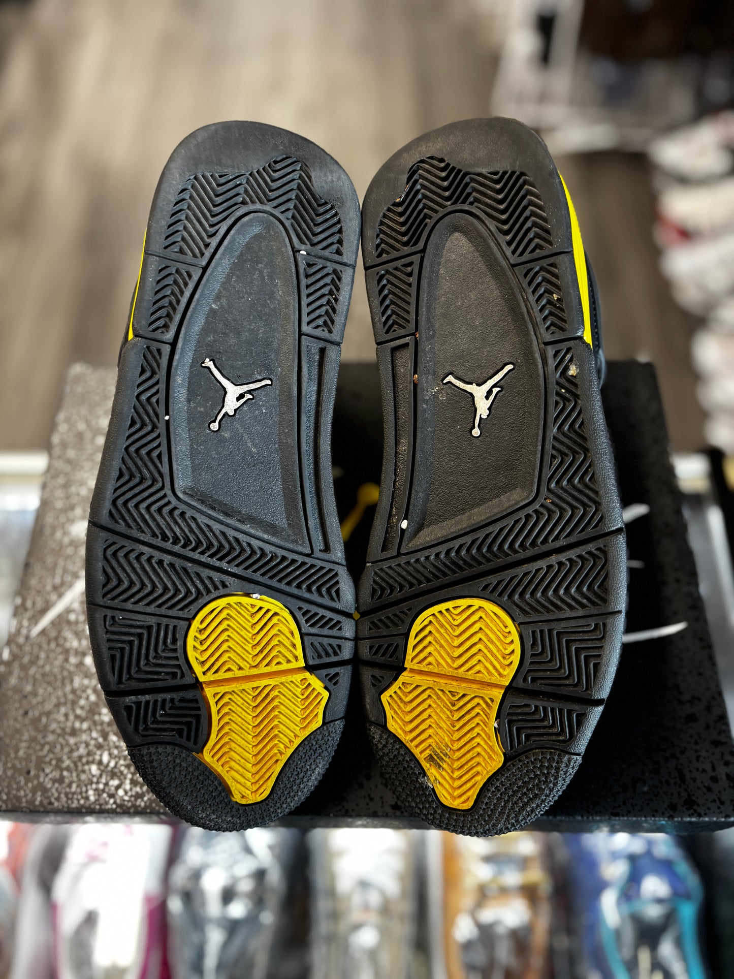 2023 Air Jordan Retro 4 "Thunder"