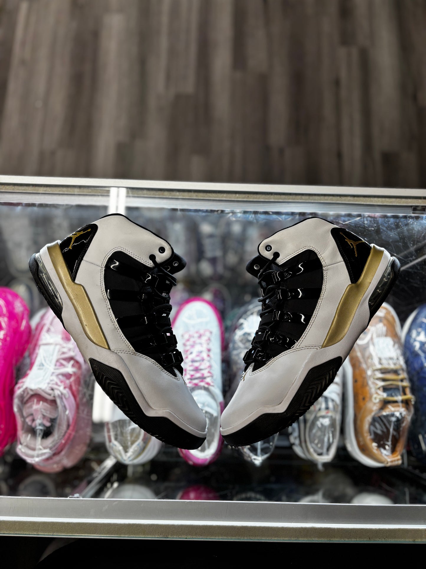 2019 Jordan Max Aura "White Metallic Gold"