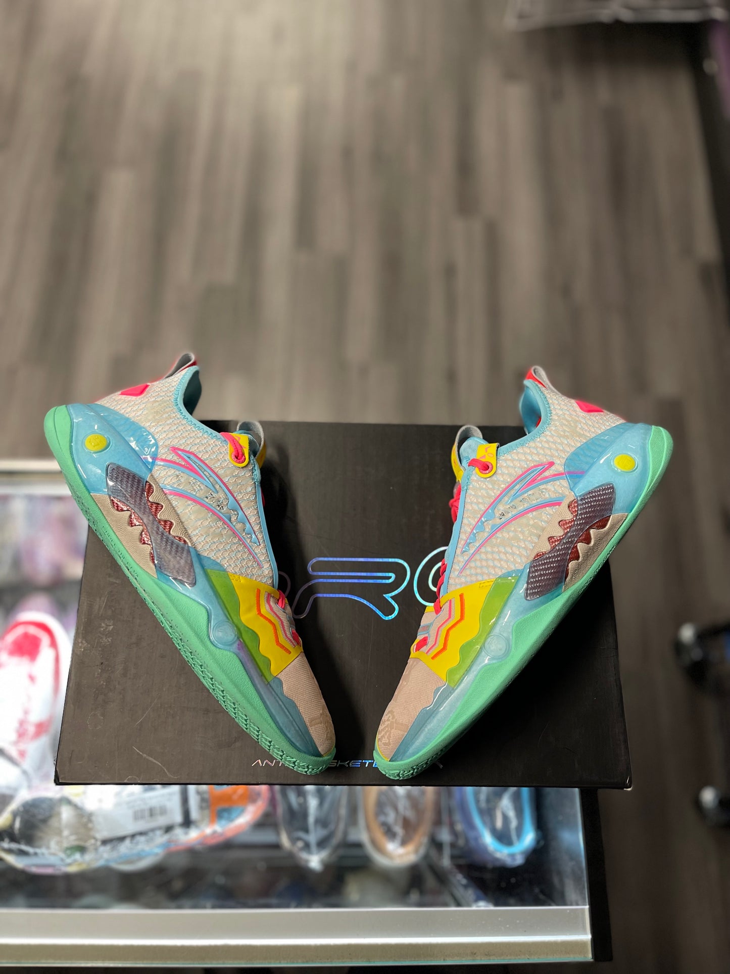 Anta Shockwave 5 Pro "Kyrie Irving Halloween"