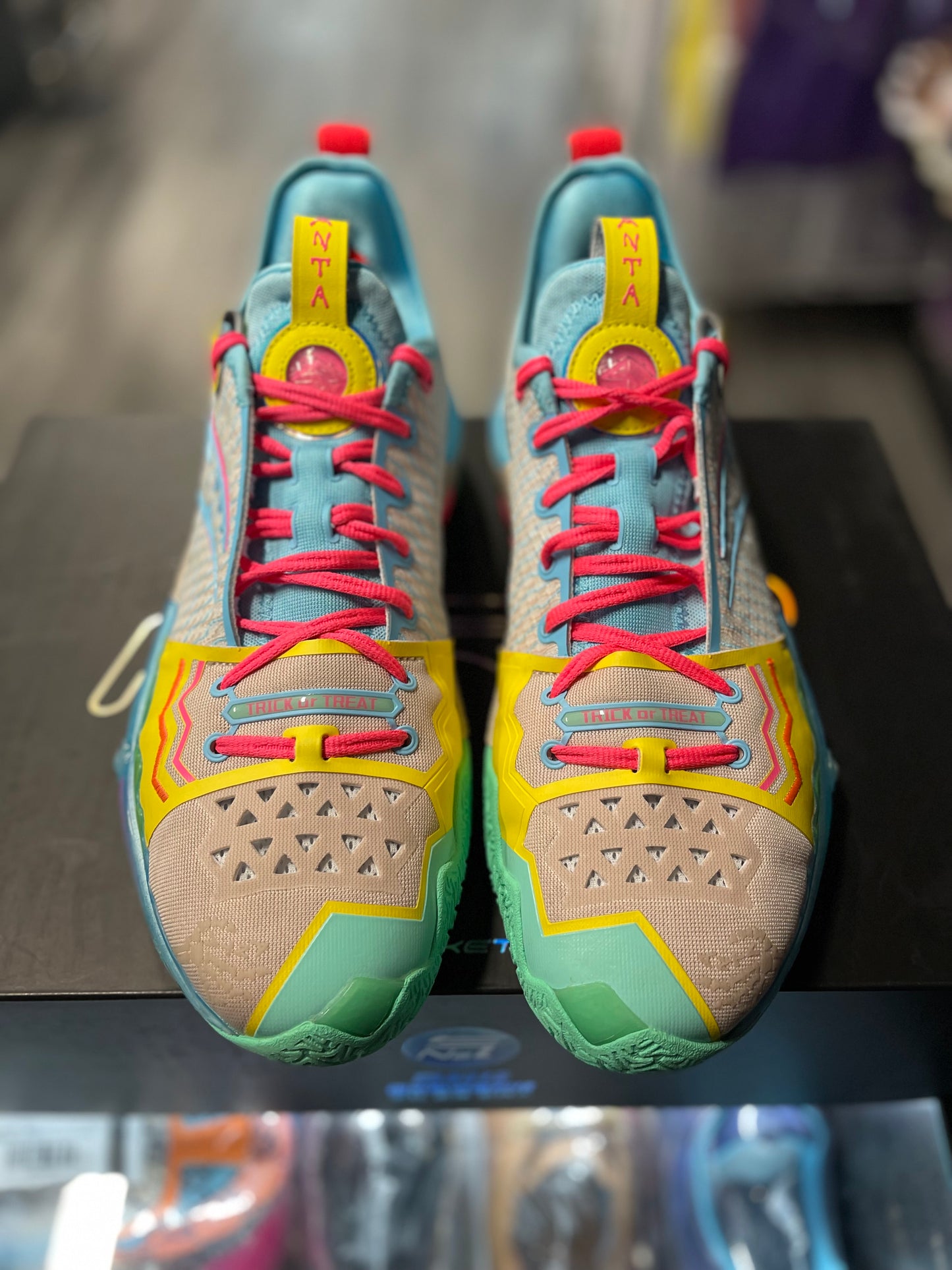 Anta Shockwave 5 Pro "Kyrie Irving Halloween"