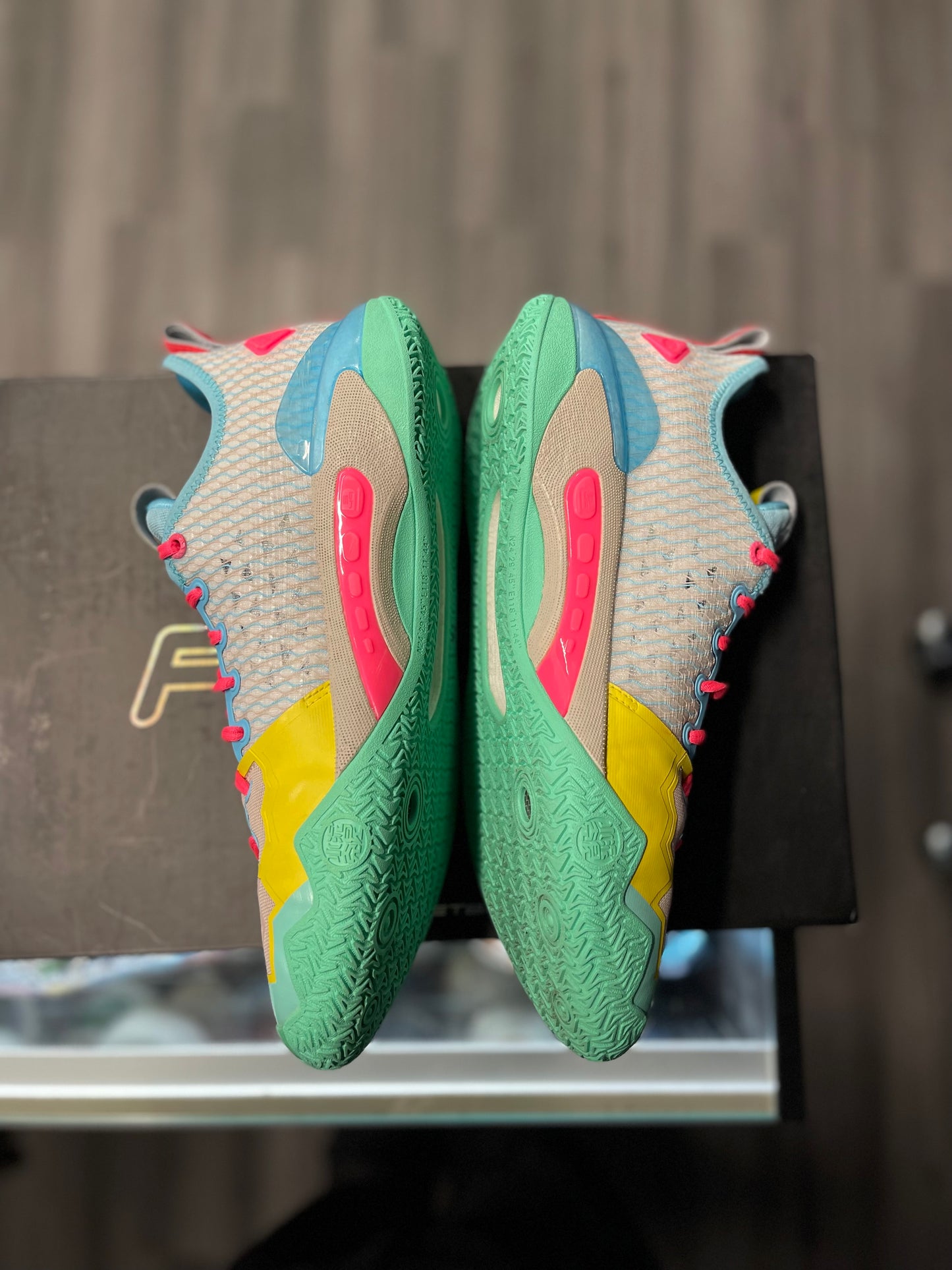 Anta Shockwave 5 Pro "Kyrie Irving Halloween"