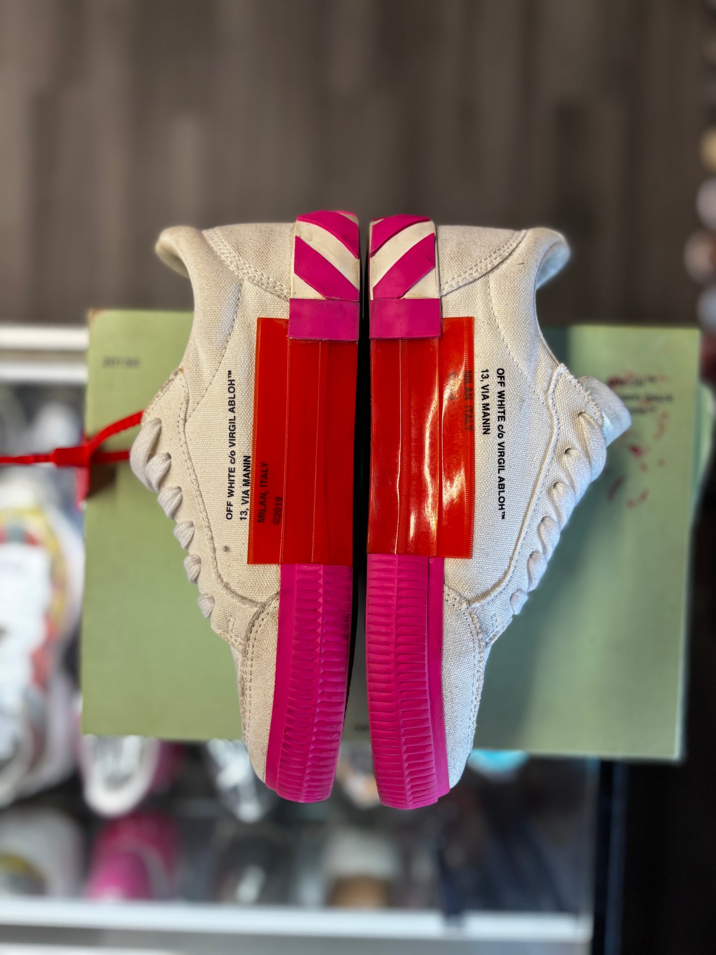 Off White Canvas Vulcanized low "White/Fuchsia"