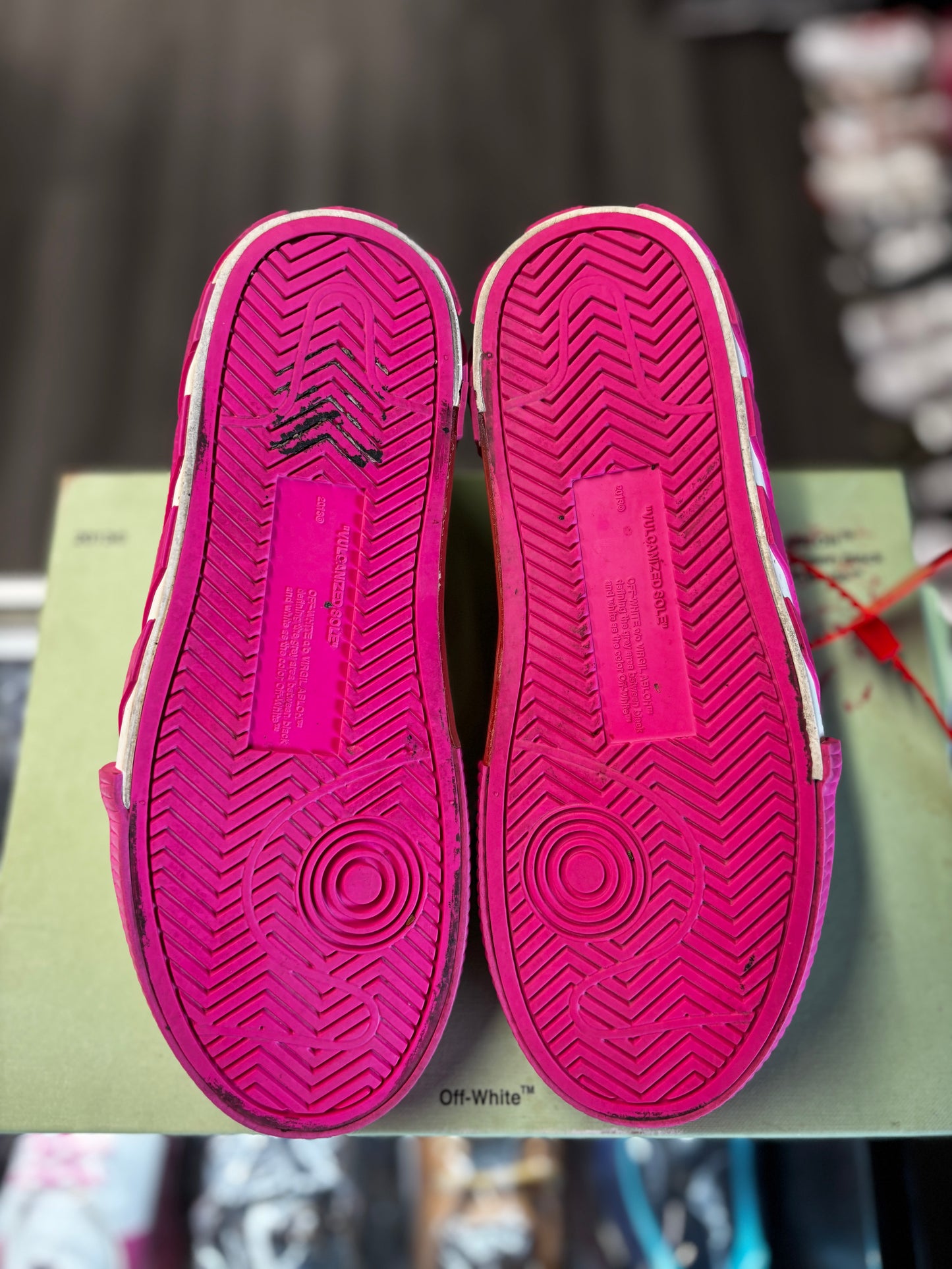 Off White Canvas Vulcanized low "White/Fuchsia"