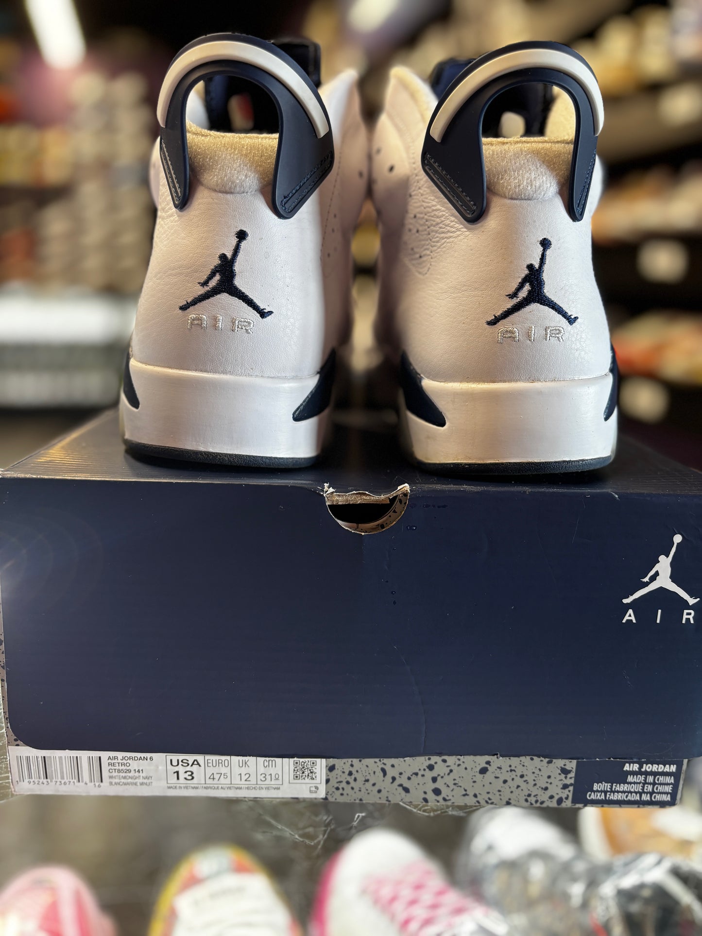 2022 Air Jordan Retro 6 "Midnight Navy"