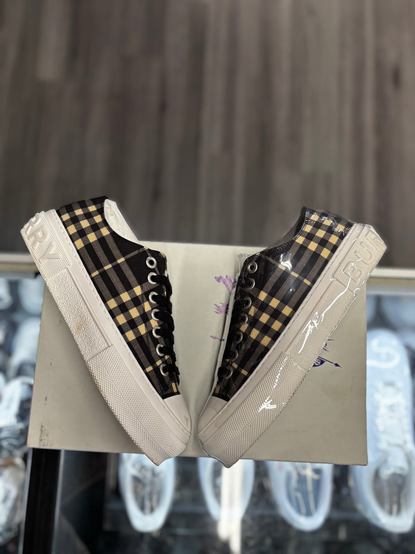 Burberry Check "Black Calico" (W)