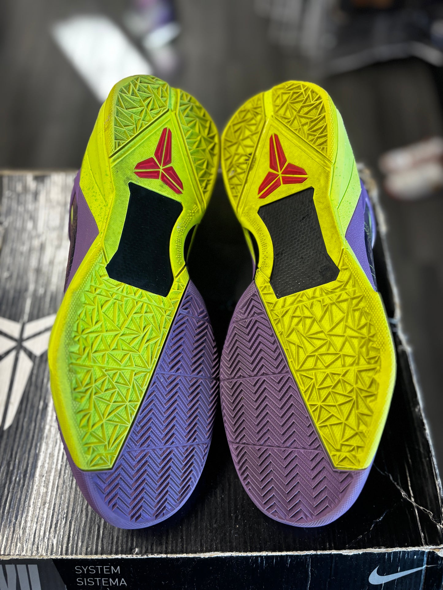 2011 Nike Zoom Kobe 7 Supreme "Christmas"