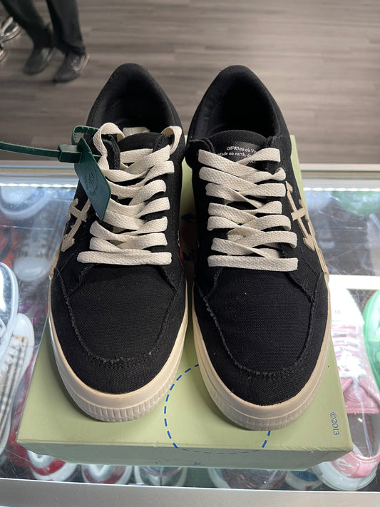 Off-White Vulcanized Low "Black White"